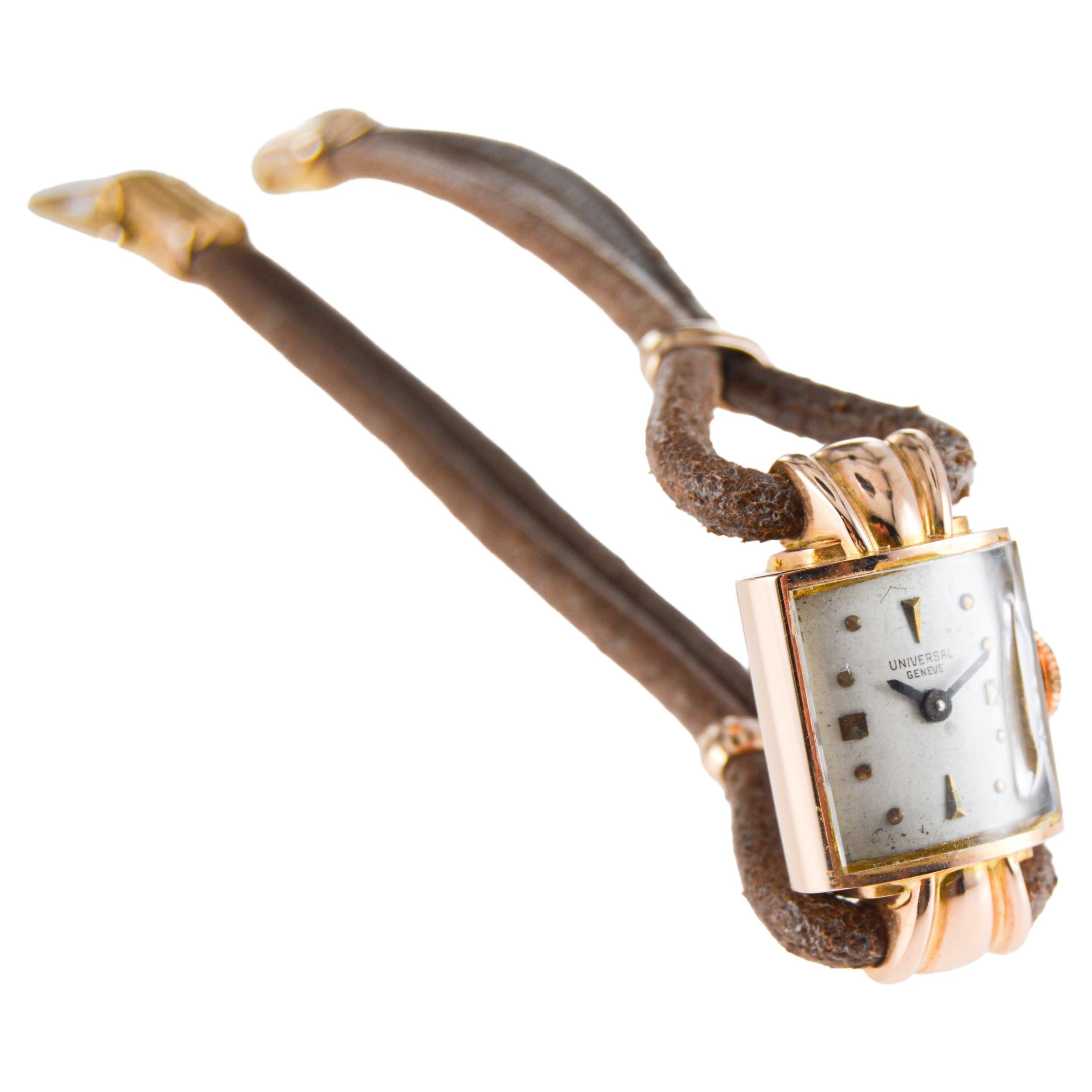 FACTORY / HOUSE: Universal Geneve Watch Company
STYLE / REFERENCE: Art Deco 
METAL / MATERIAL: 18Kt Pink Gold
CIRCA / YEAR: 1940's
DIMENSIONS / SIZE: Length 27mm X Width 15mm
MOVEMENT / CALIBER: Manual Winding / 17 Jewels / Caliber 219
DIAL / HANDS: