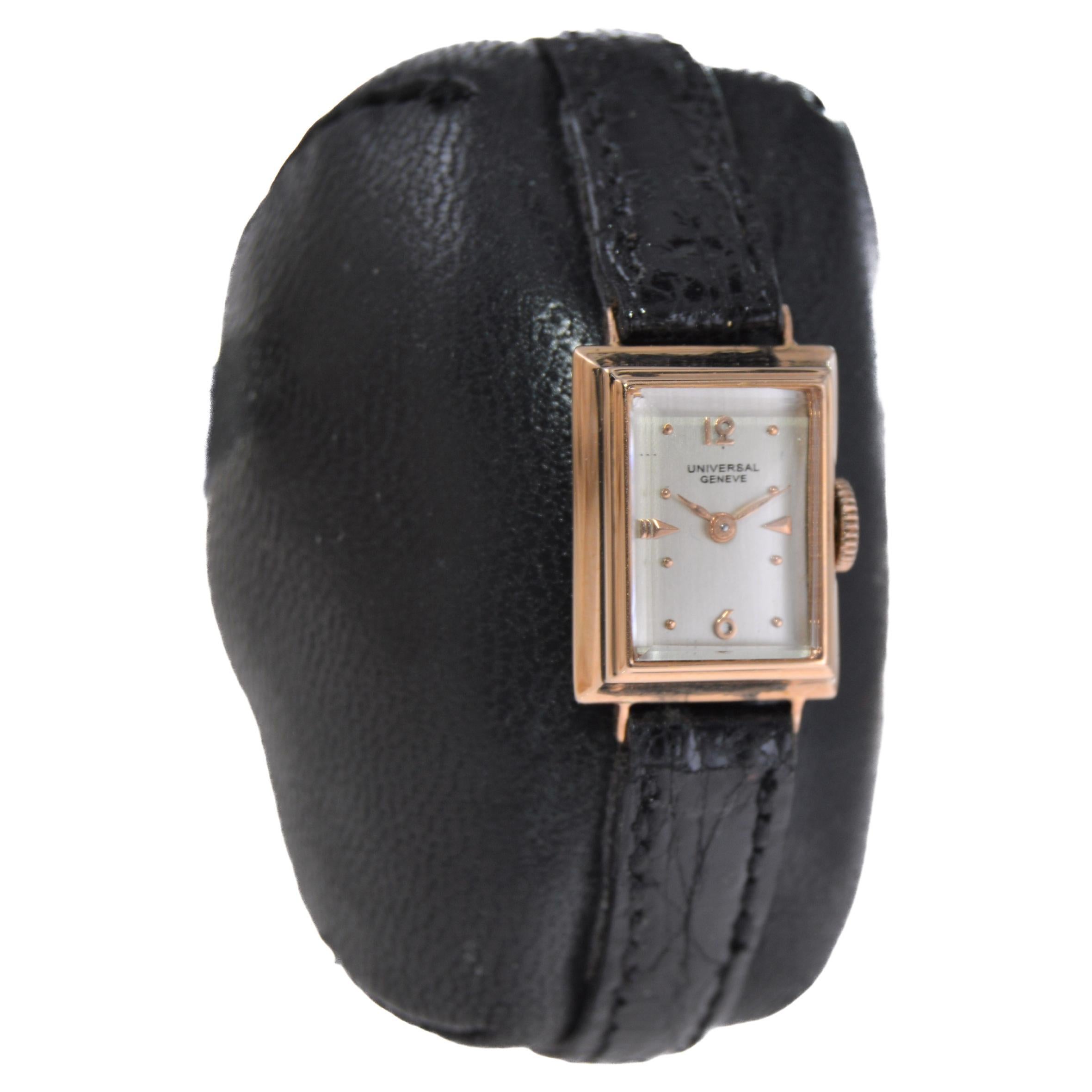 Universal Geneve 18Kt. Rose Gold Art Deco Ladies Watch circa 1940's In Excellent Condition For Sale In Long Beach, CA