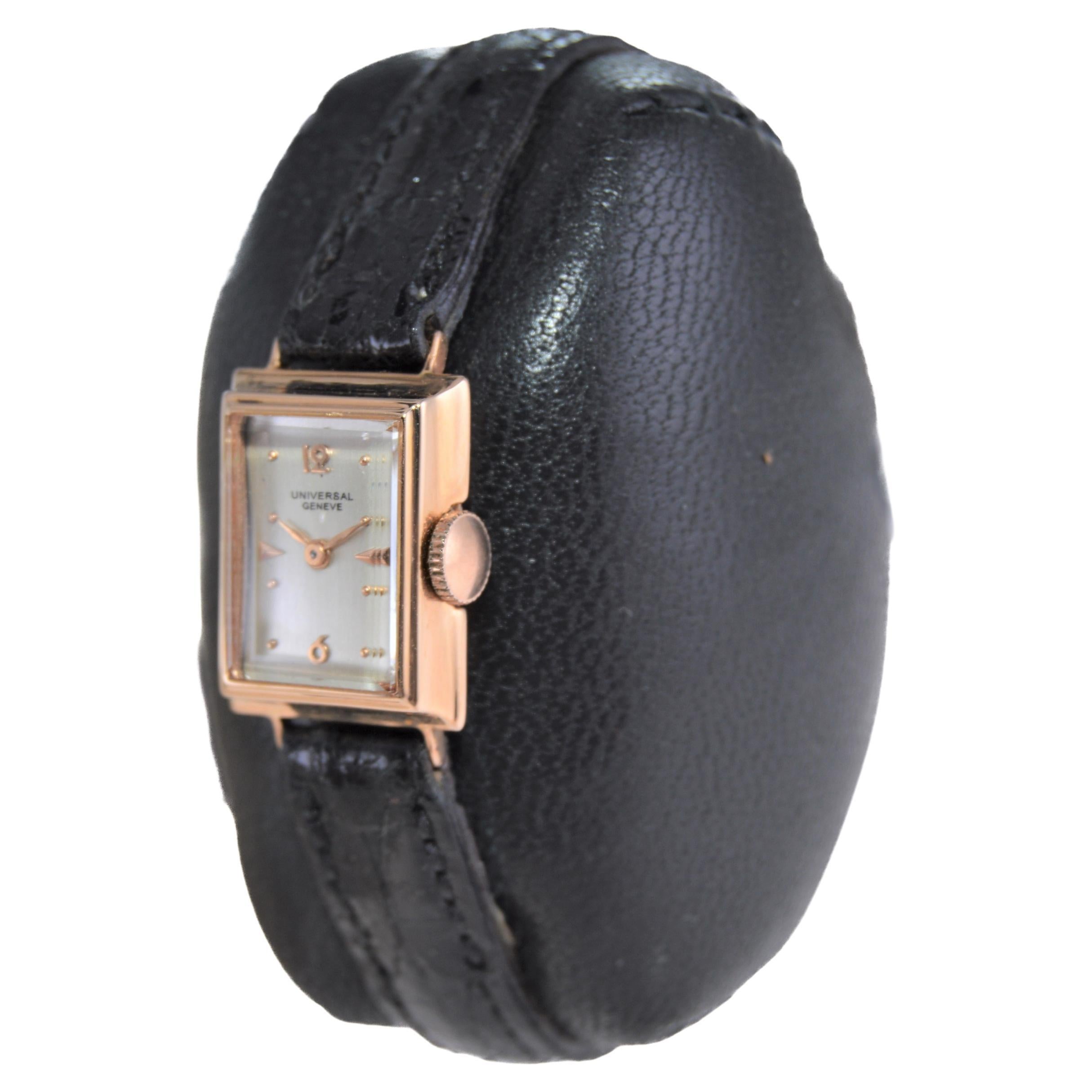 Universal Geneve 18Kt. Rose Gold Art Deco Ladies Watch circa 1940's In Excellent Condition For Sale In Long Beach, CA