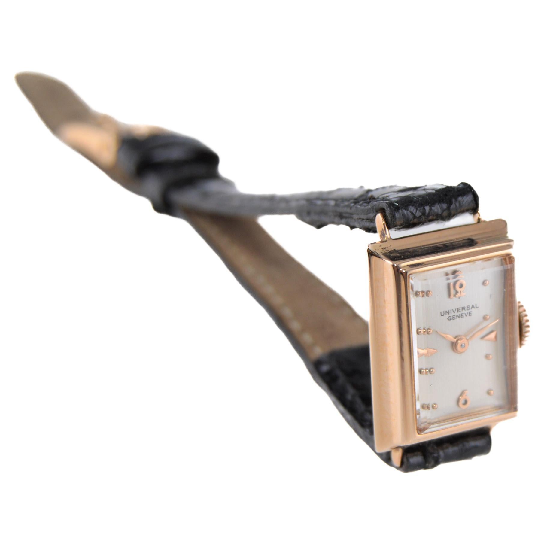 Universal Geneve 18Kt. Rose Gold Art Deco Ladies Watch circa 1940's For Sale 3