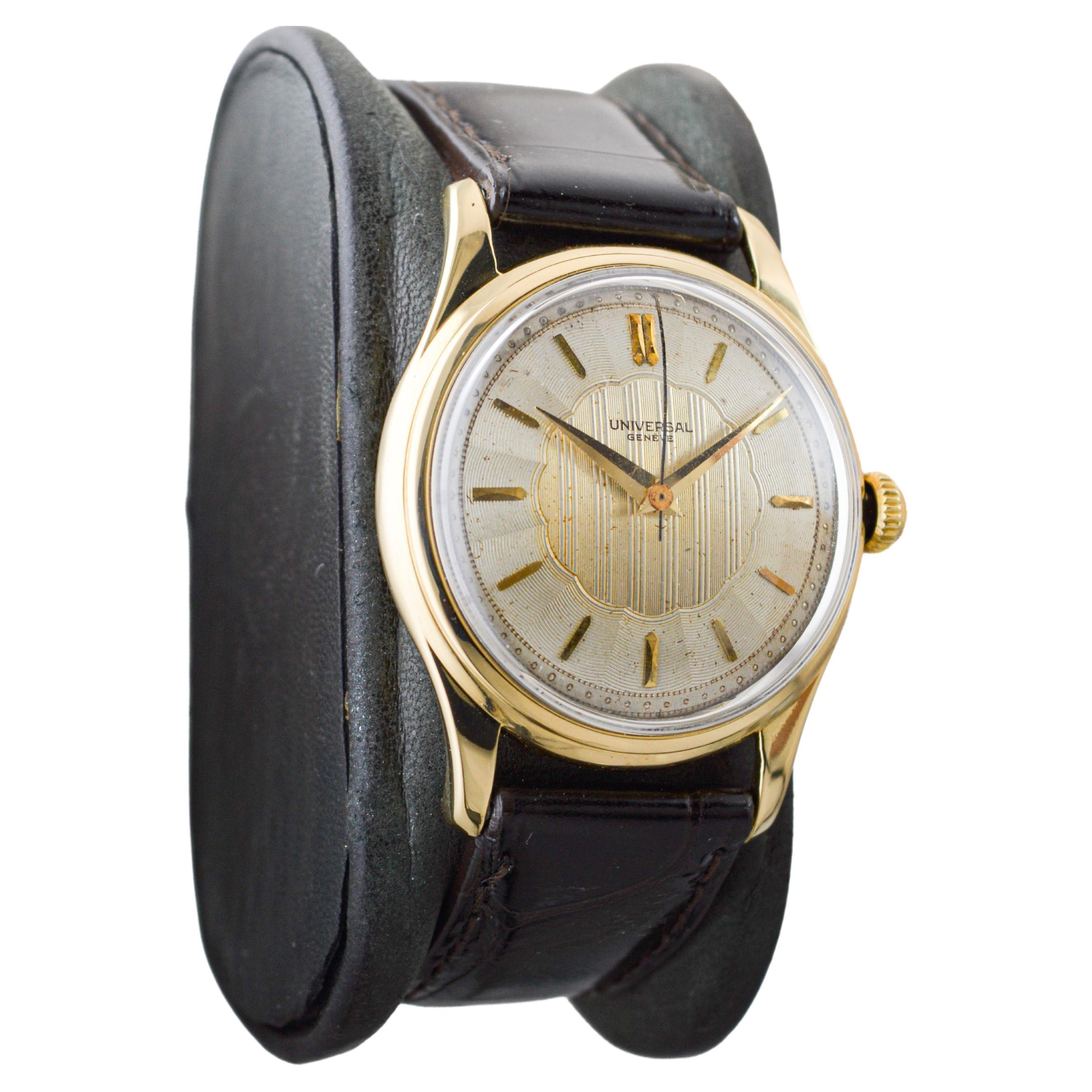 Art Déco Universal Geneve Oro massiccio 18Kt Quadrante originale tornito 1950 in vendita