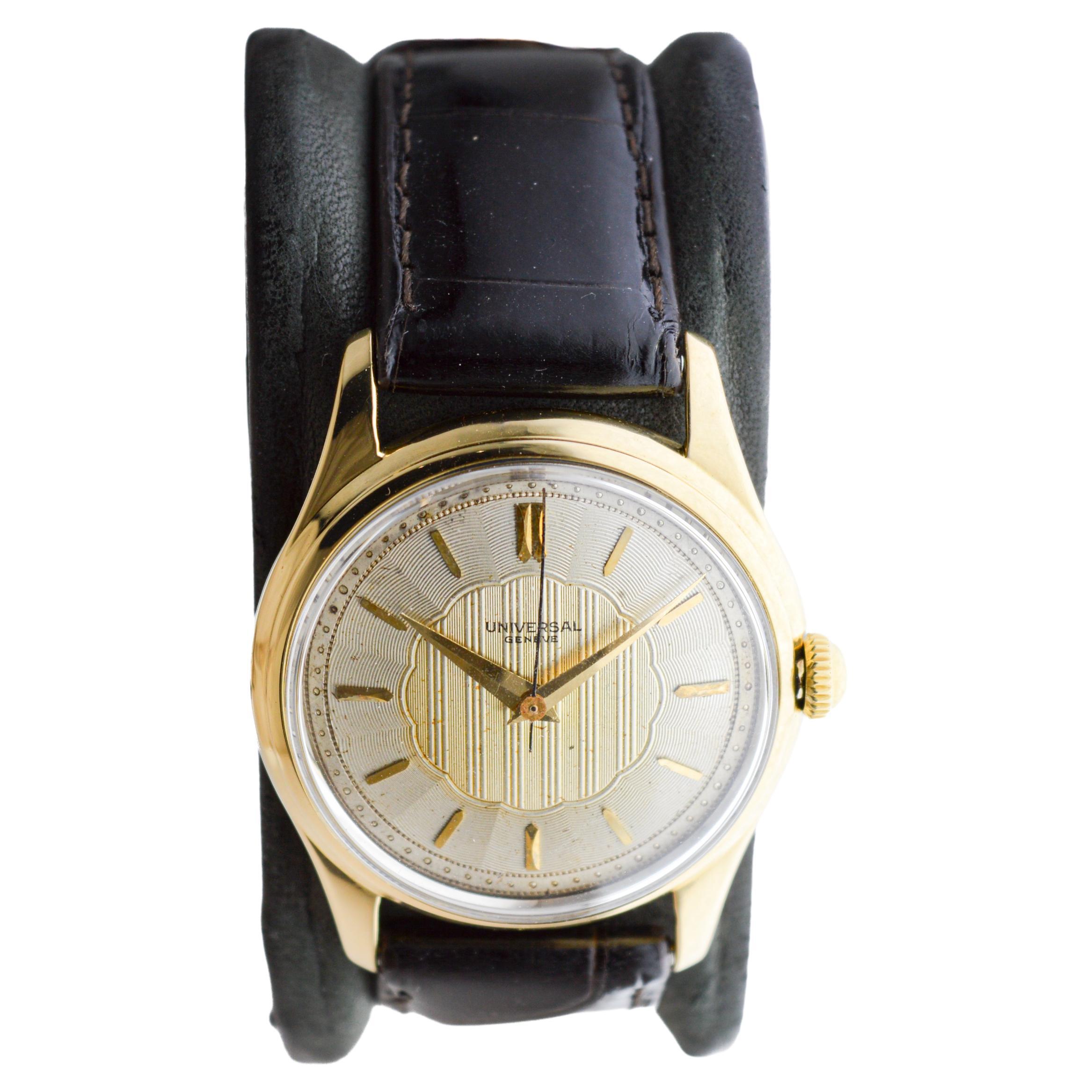 Universal Geneve Oro massiccio 18Kt Quadrante originale tornito 1950 In condizioni ottime in vendita a Long Beach, CA