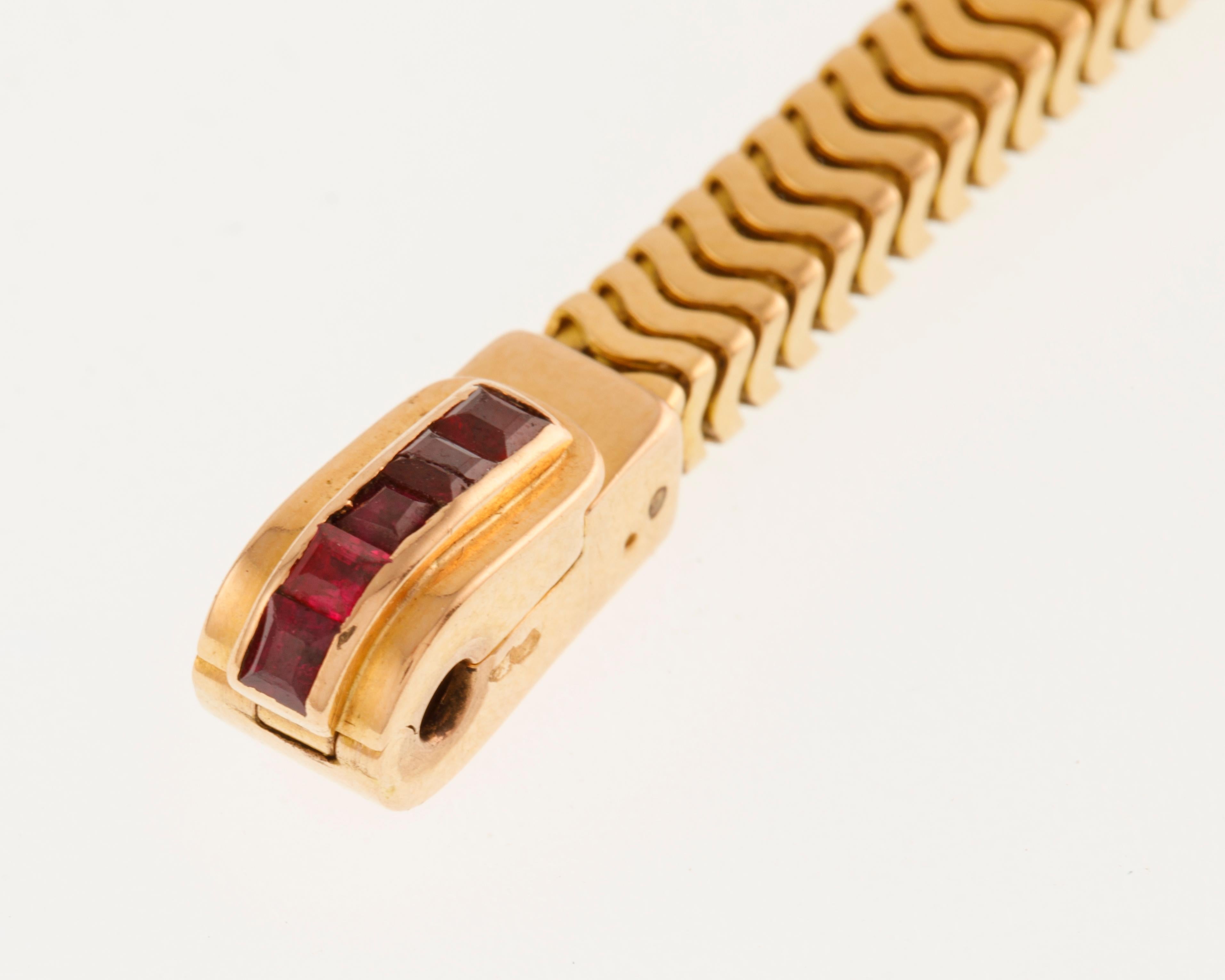 Universal Genève Lady Jewelry Bracelet Watch 18 Carat Yellow Gold and Rubies In Good Condition For Sale In Milan, IT