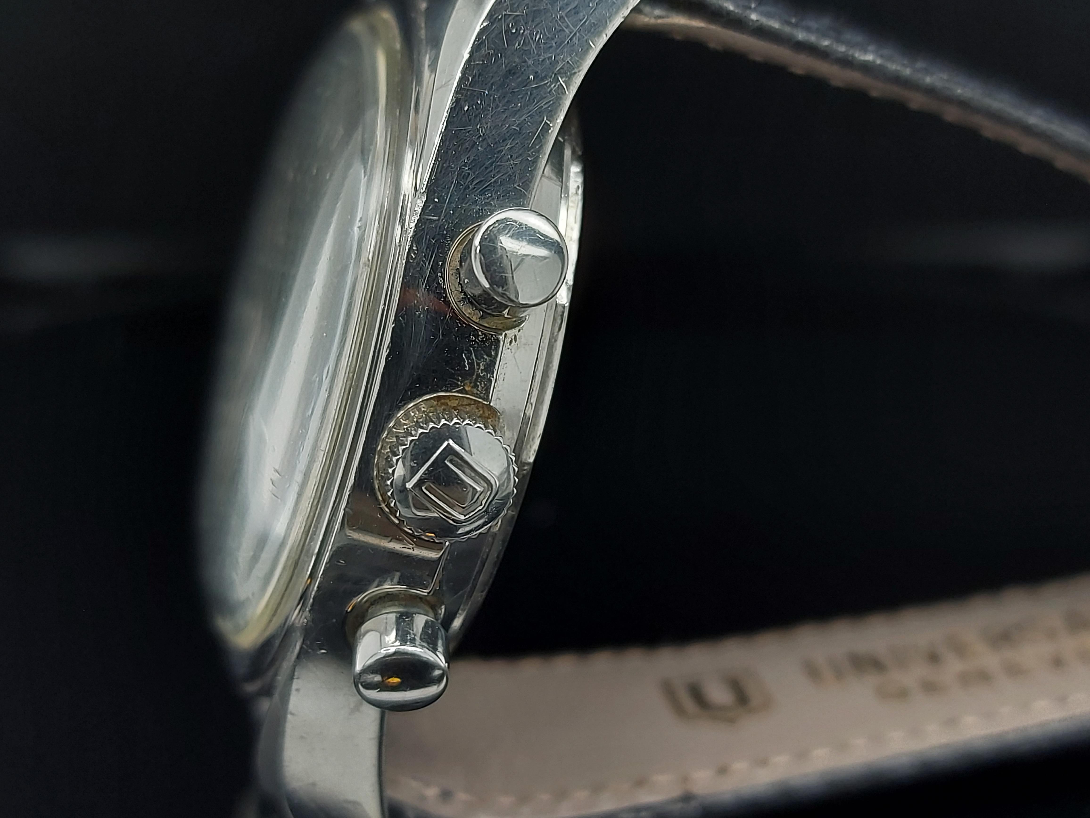 Universal Genève Tri Compax Chronograph Ref 222100, Rare Collector Watch en vente 8