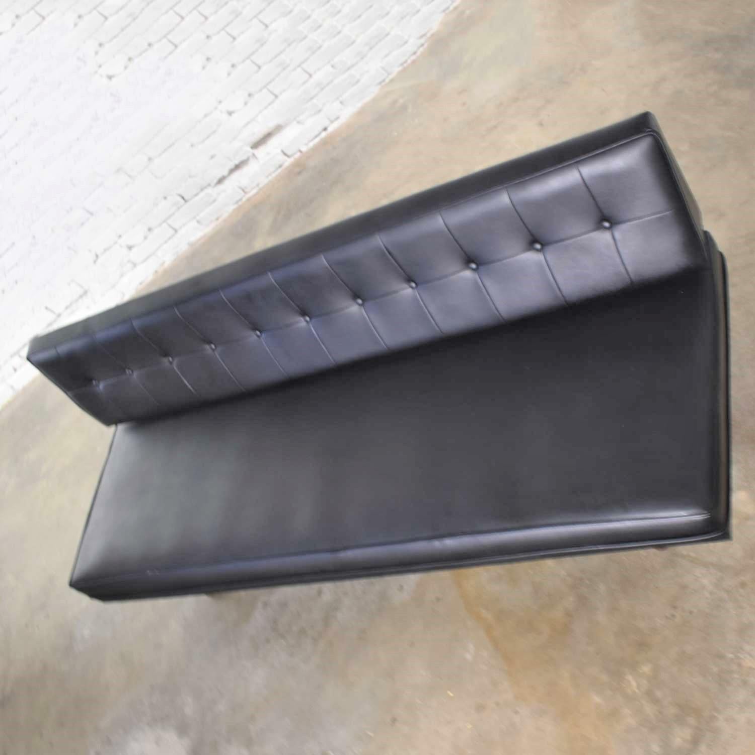 Universal of High Point Midcentury Midcentury Black Vinyl Faux Leather Convertible Sofa en vente 5