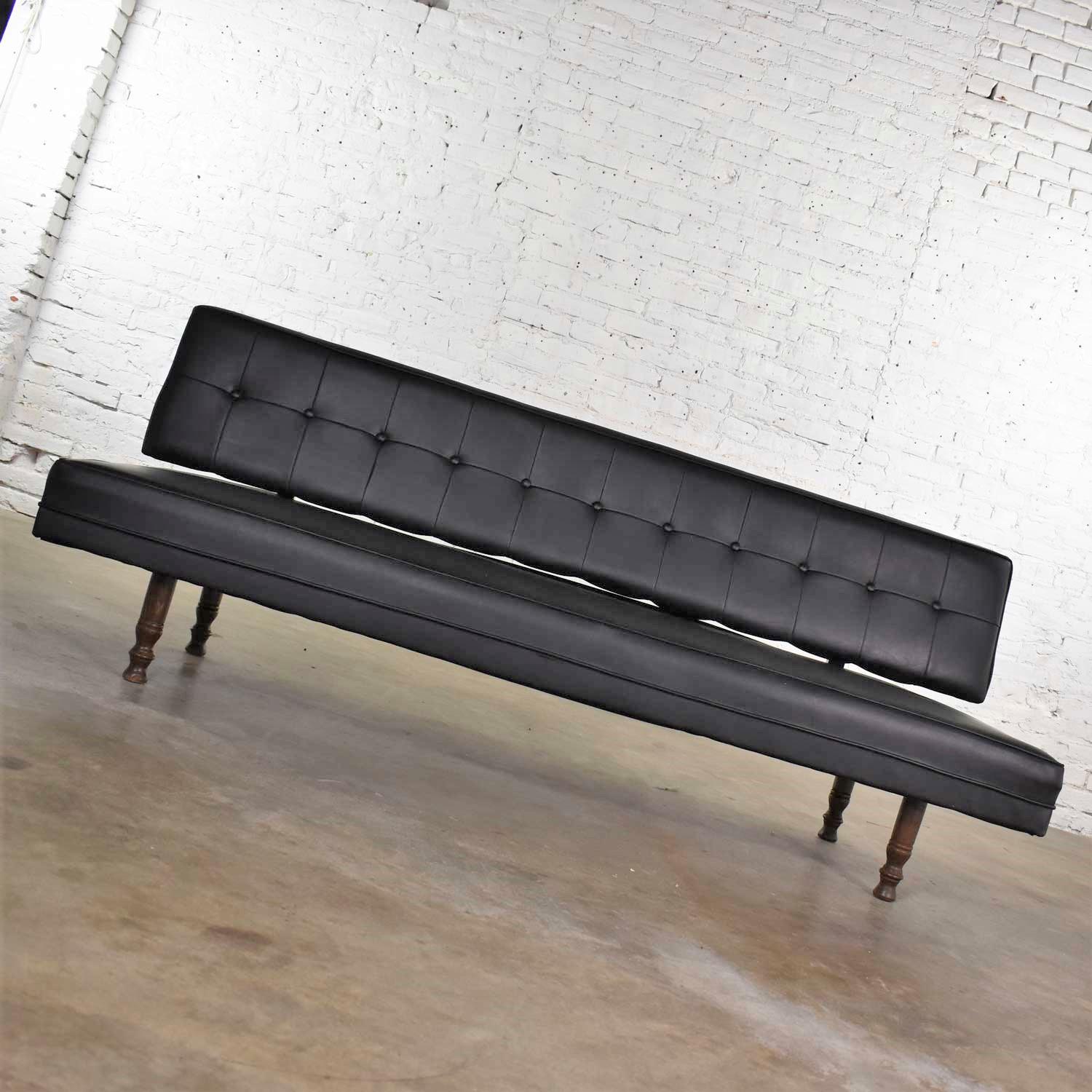 Mid-Century Modern Universal of High Point Midcentury Midcentury Black Vinyl Faux Leather Convertible Sofa en vente