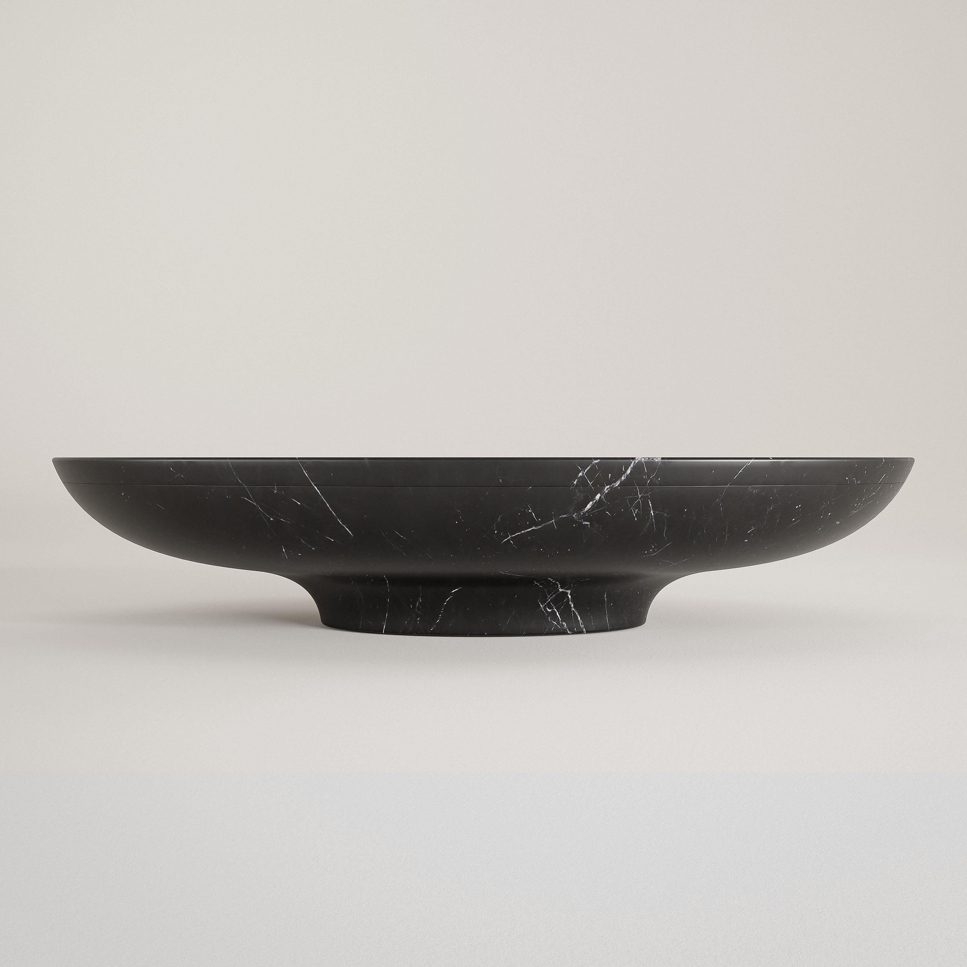 Table basse Universe de Verena Brausch
Dimensions : D 100 x L 180 x H 35 cm.
Matériaux : Marbre Marquina Unito.

Verena Brausch apporte une énergie nouvelle et un objectif singulier. Sa principale motivation vient de son désir de créer un monde