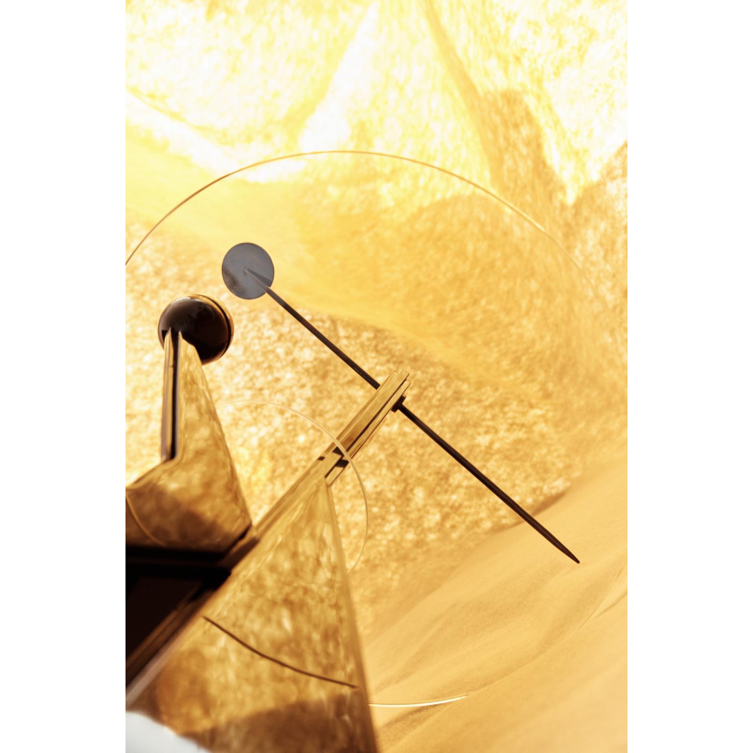 Chinois Table d'appoint Universe en métal, laiton, laque et verre trempé par Artempo en vente