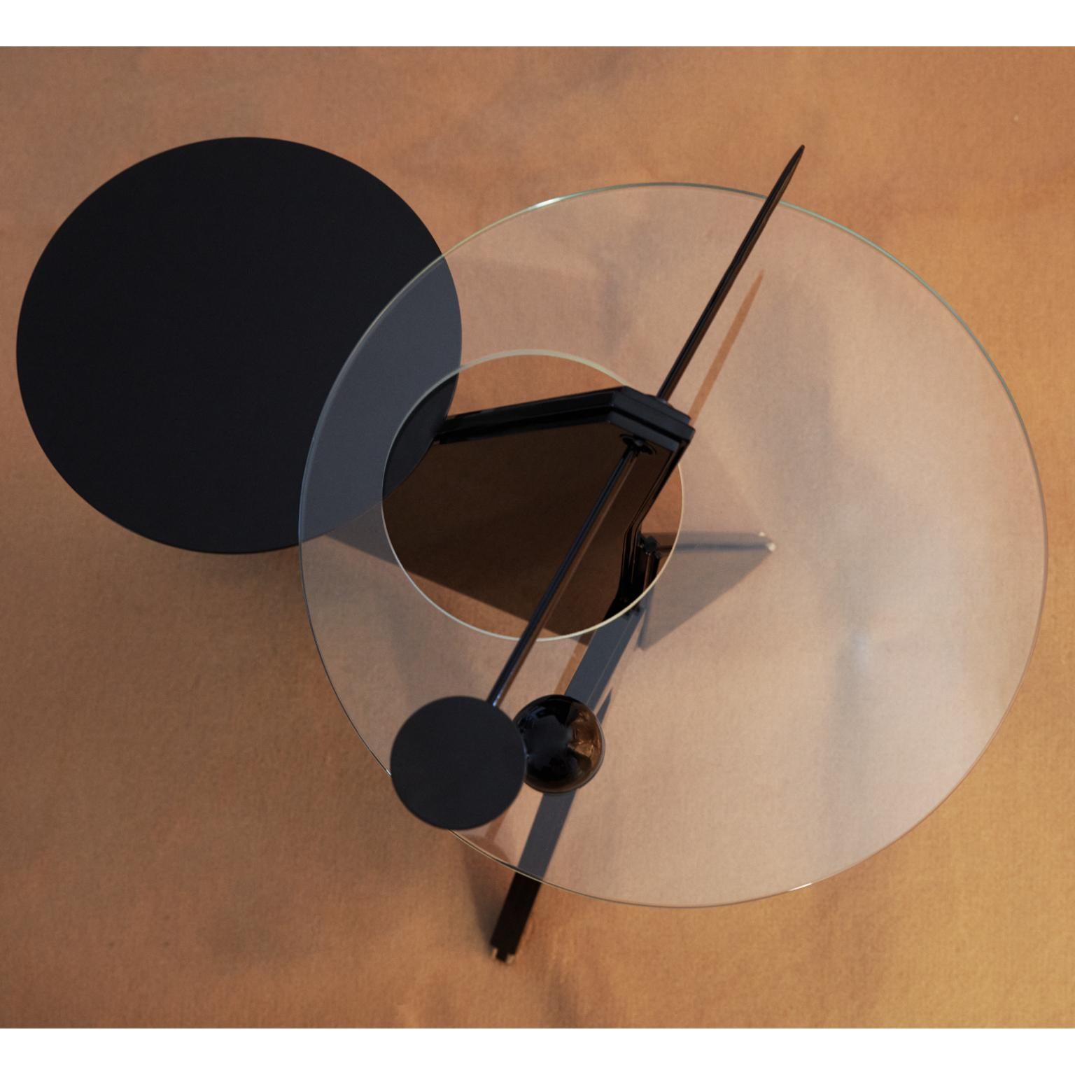 Laqué Table d'appoint Universe en métal, laiton, laque et verre trempé par Artempo en vente