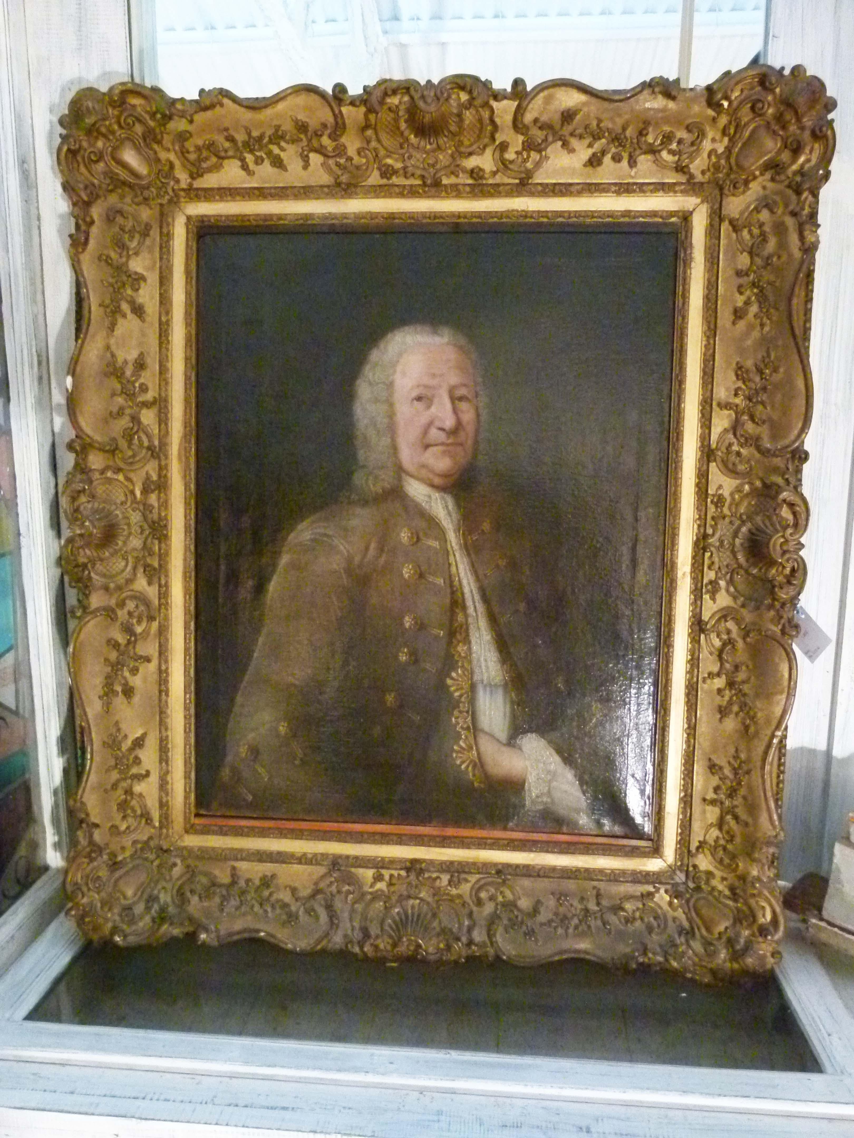 Unknown 18th century oil portrait painting in hand carved giltwood frame. 
 In perfect conditions since it was well restored in