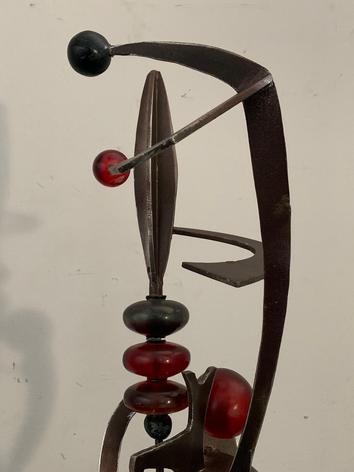 Unknown Artist, Futuristic Juggler Sculpture, Wrought Iron and Colored Resin In Good Condition For Sale In Montelabbate, PU