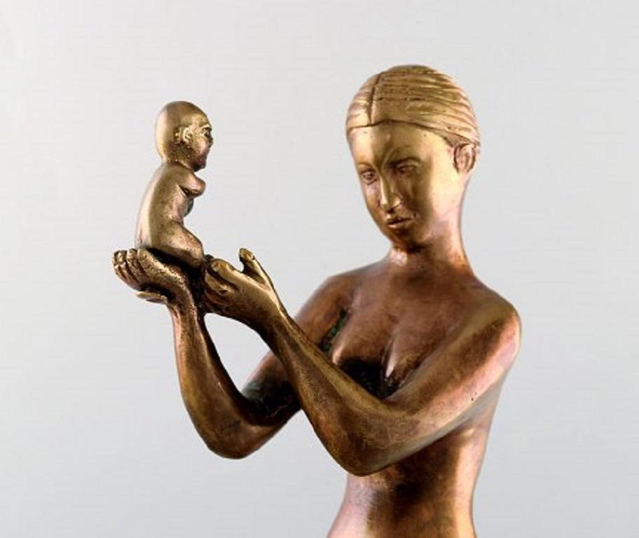 Unknown artist. Large bronze figure. Naked woman with child.
In very good condition.
Measures: 38 x 15 cm.