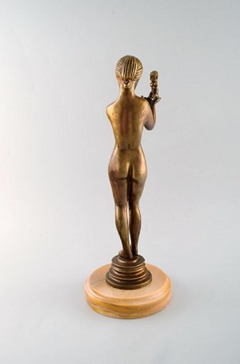 Artiste inconnu, grande figurine en bronze, femme nue avec enfant Bon état - En vente à Copenhagen, DK
