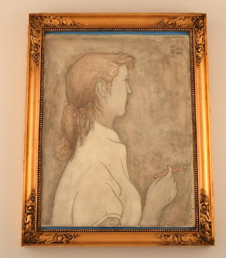 Unknown artist, pencil and watercolor on cardboard.
Portrait of a young woman with a pencil.
Signed Lam, Paris 1951.
In excellent condition.
Measures : 27.5 cm. x 35.5 cm.
Total dimensions incl. frame : 33 cm. x 42 cm.