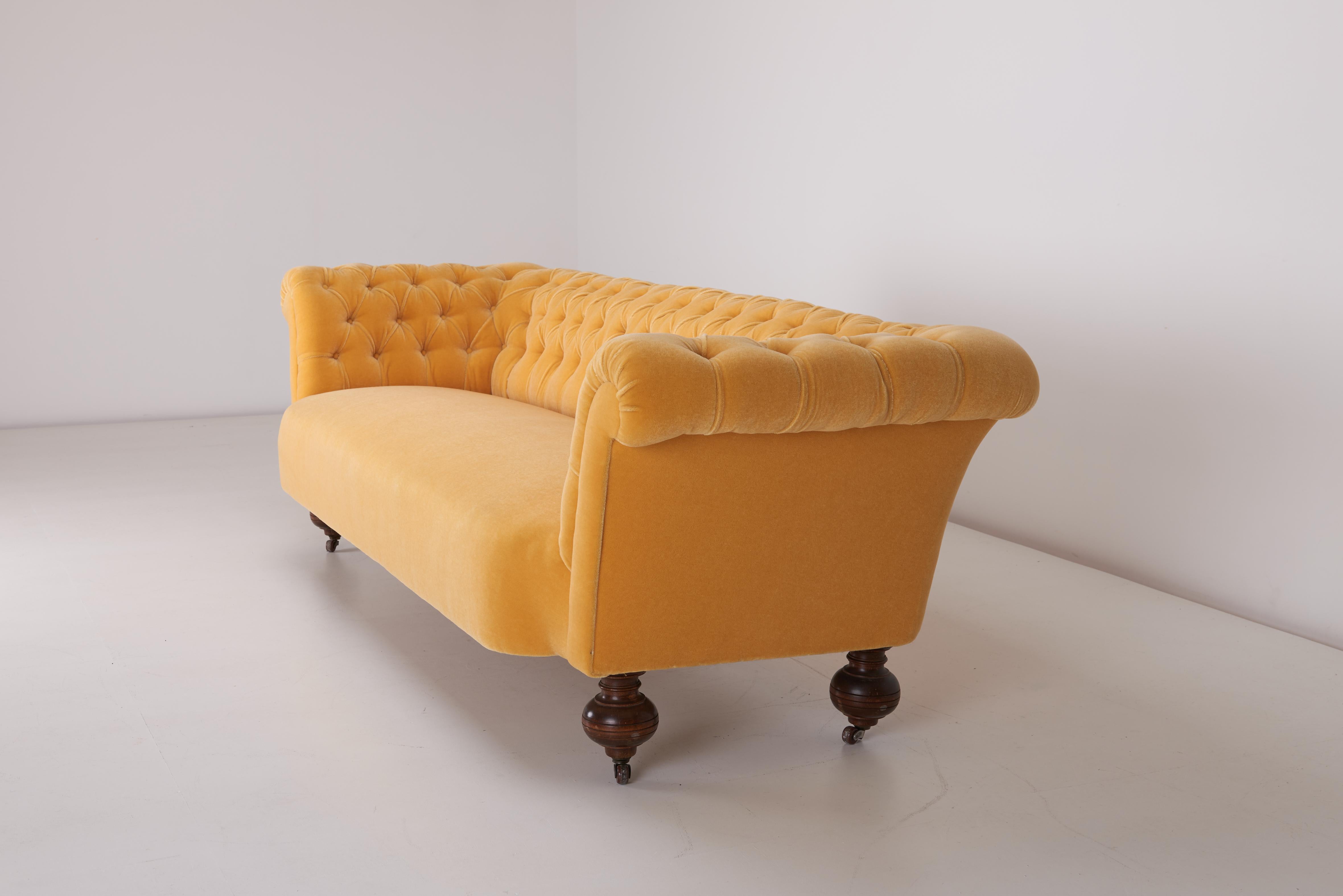 Large Chesterfield Sofa from Sweden early 1900s Mohair Velvet from Rose Uniacke Bon état - En vente à Uxbridge, GB