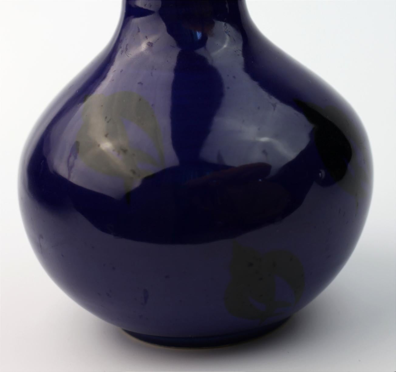 Mid-Century Modern Unknown Deep Blue Midcentury Scandinavian Vase with 4 Birds on It For Sale