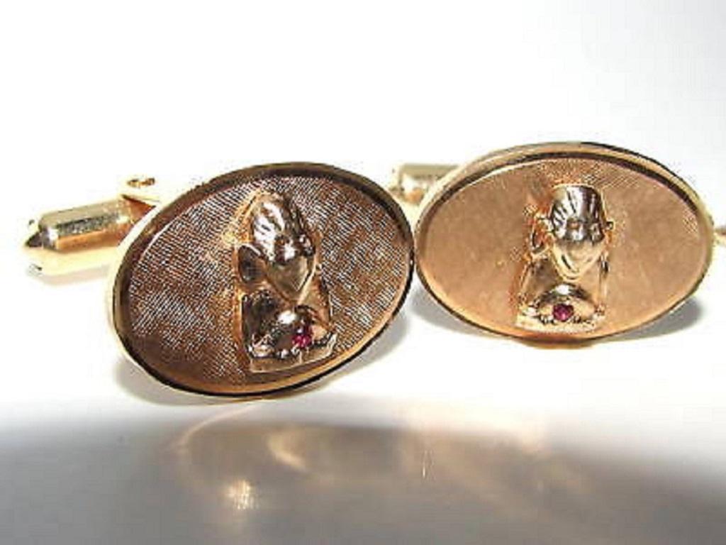 I dont know what these cufflinks / studs set is trying to tell us?

You decide

Looks like a man is holding a redstone?

Vintage for sure, all solid 14kt. yellow gold.

2 cufflinks and 2 studs

18.39X12.15mm

14.3 grams.

excellent craftsmanship-