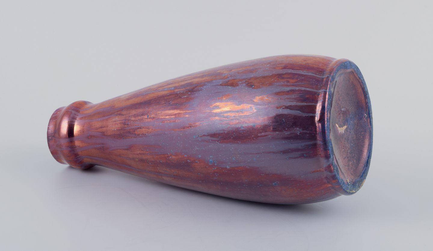 Vernissé Céramiste français inconnu. Grand vase en c�éramique à glaçure éosine. Ca. 1930s en vente