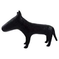 Unbekannter französischer Designer, große Skulptur aus Steingut, englischer Stierhund