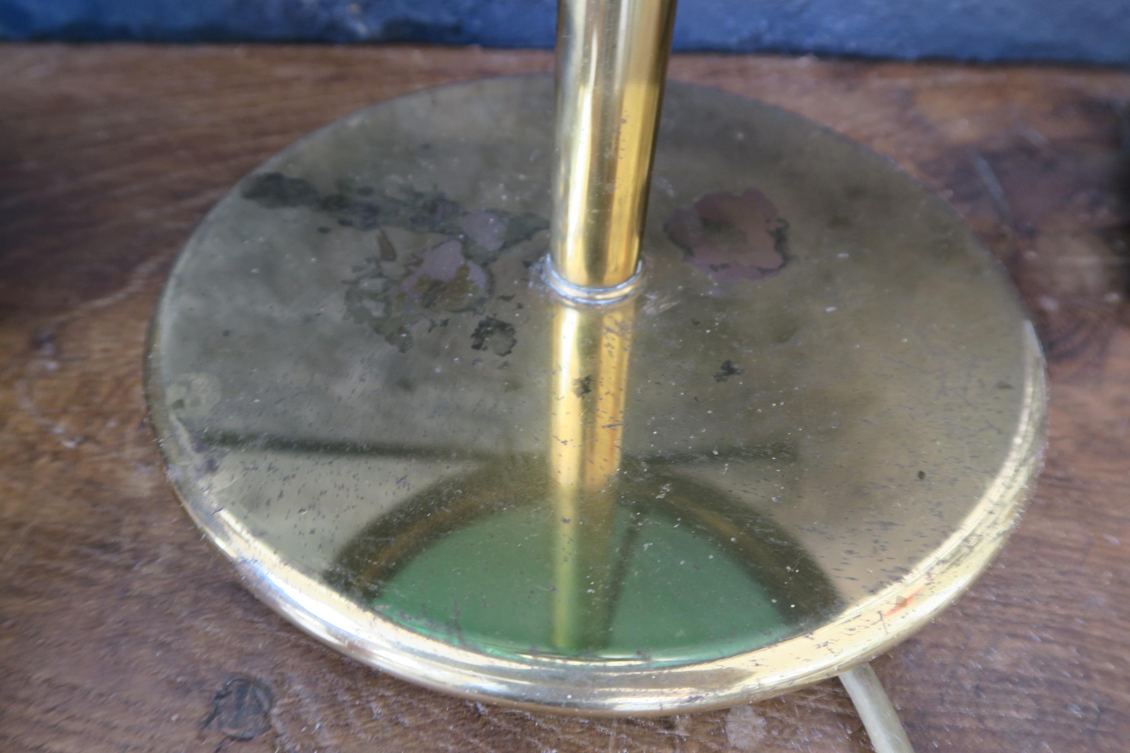 Lampe de table en verre inconnue en laiton Bon état - En vente à Kiel, SH