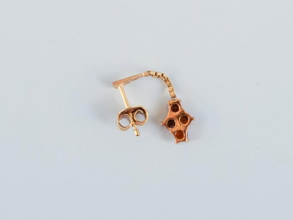 Unbekannter Goldschmied, ein Paar Ohrringe, die mit Halbedelsteinen verziert sind. im Zustand „Hervorragend“ im Angebot in bronshoj, DK