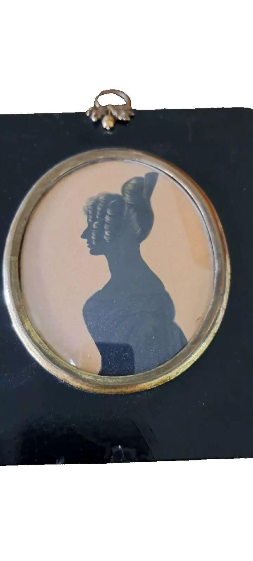 Silhouette di una donna del XIX secolo