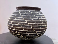 Cesta geométrica en blanco y negro, Panamá, Selva tropical, Tribu Wounaan, Contemporáneo