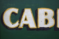 "Insegna rustica in pietra dipinta a mano di Cabins".