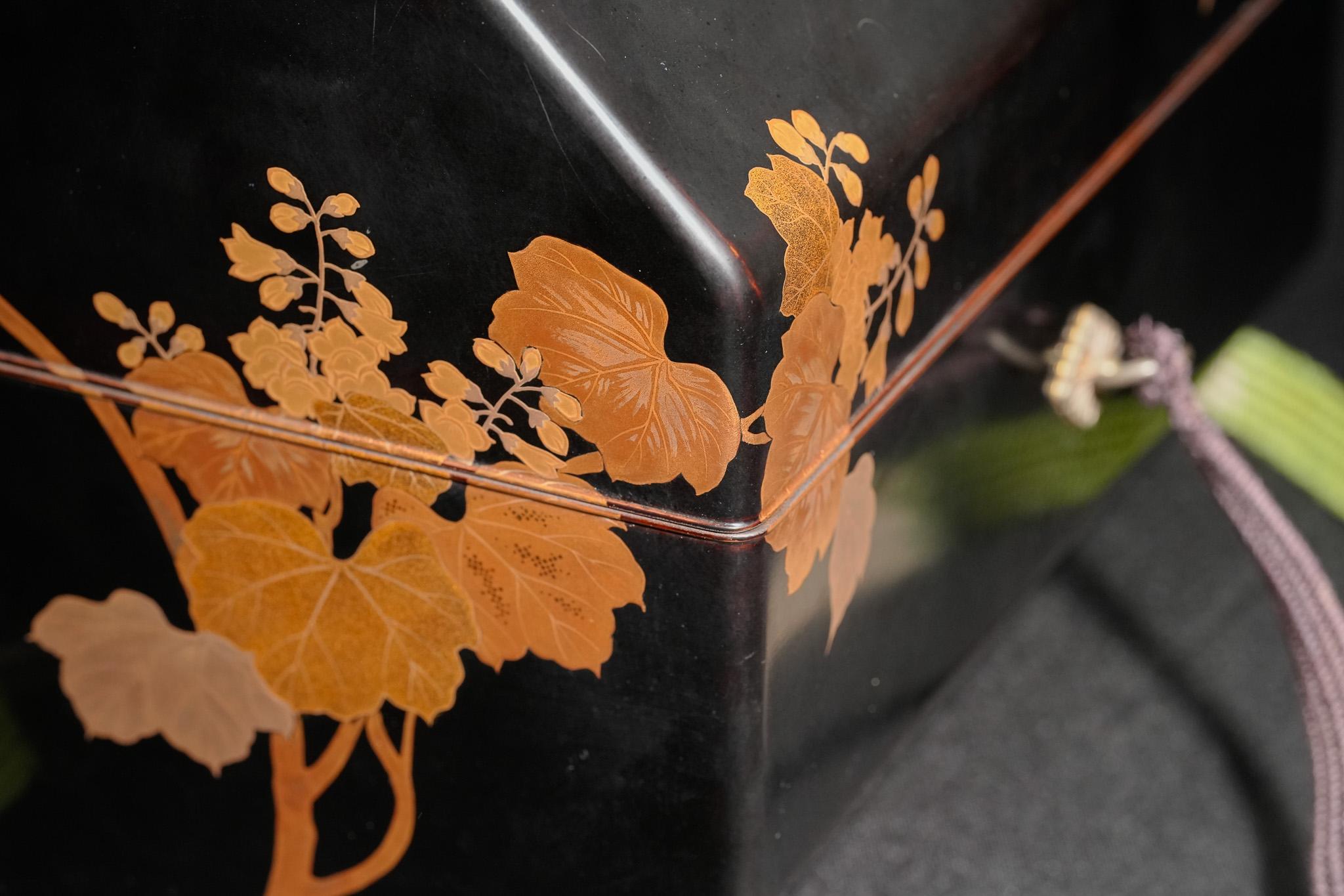 Edo-Period Maki-e Lacquer Drum Box with Phoenix and Paulownia For Sale 12