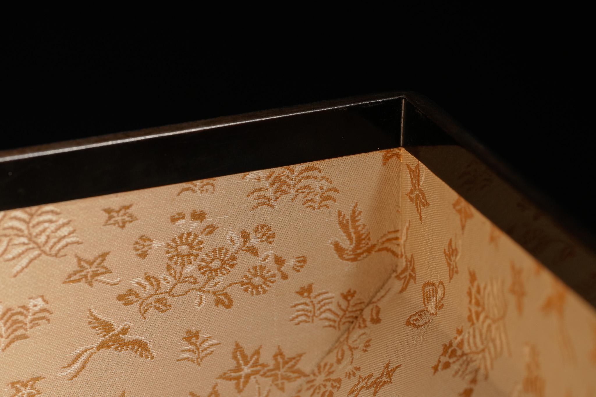 Edo-Period Maki-e Lacquer Drum Box with Phoenix and Paulownia For Sale 16