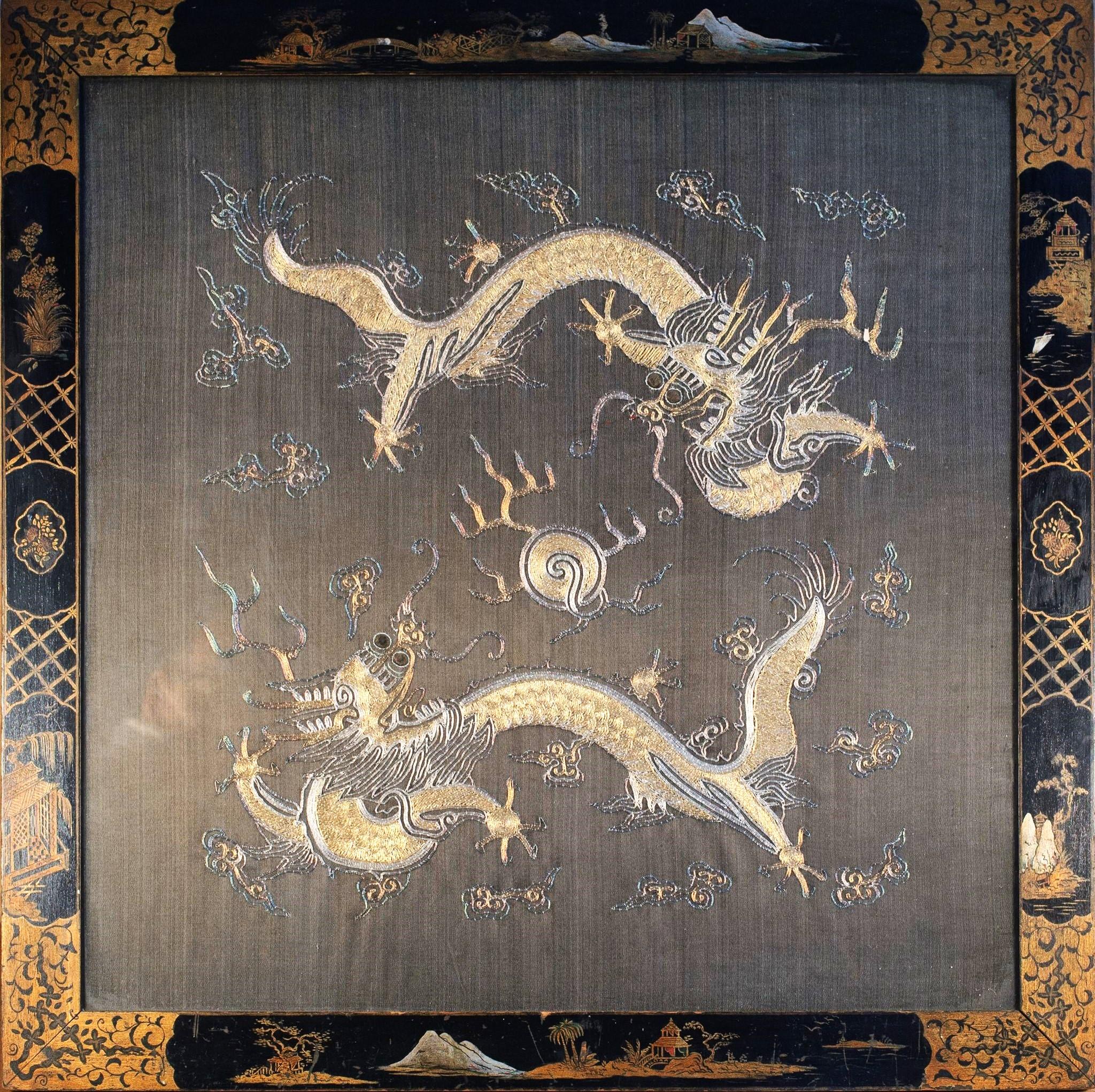 XIX sec. Ricamo di drago in seta cinese con fili d'oro e di metallo colorato - Art Qing di Unknown