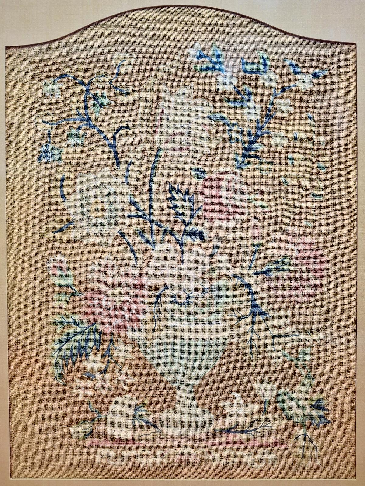 Ein Paar Petit-Point-Stickereien (Französische Schule), Mixed Media Art, von Unknown