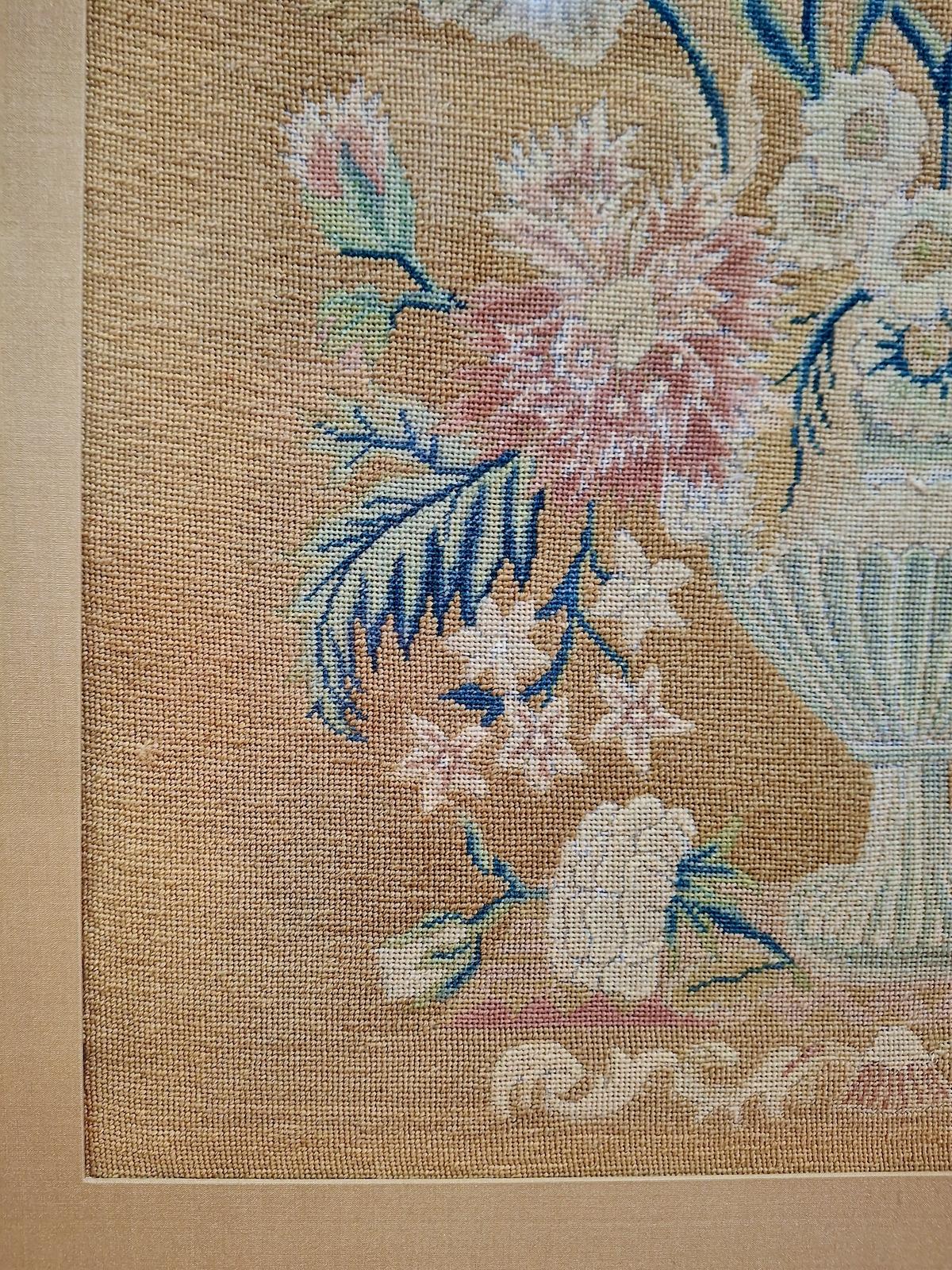 Ein Paar Petit-Point-Stickereien im Angebot 3