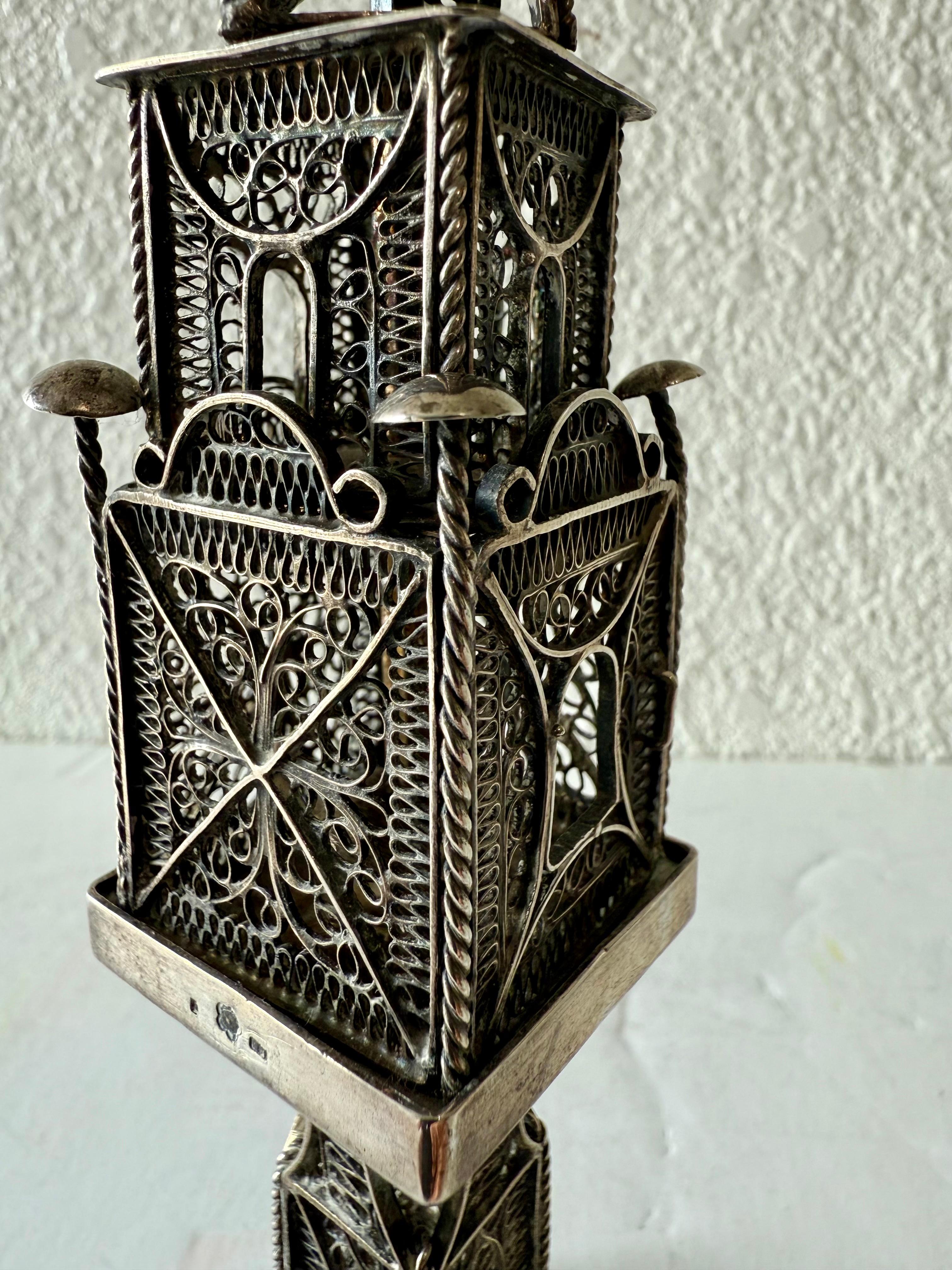 Rare tour à pointes judaïque Besamim austro-hongrois du 19ème siècle en argent filigrane en vente 8
