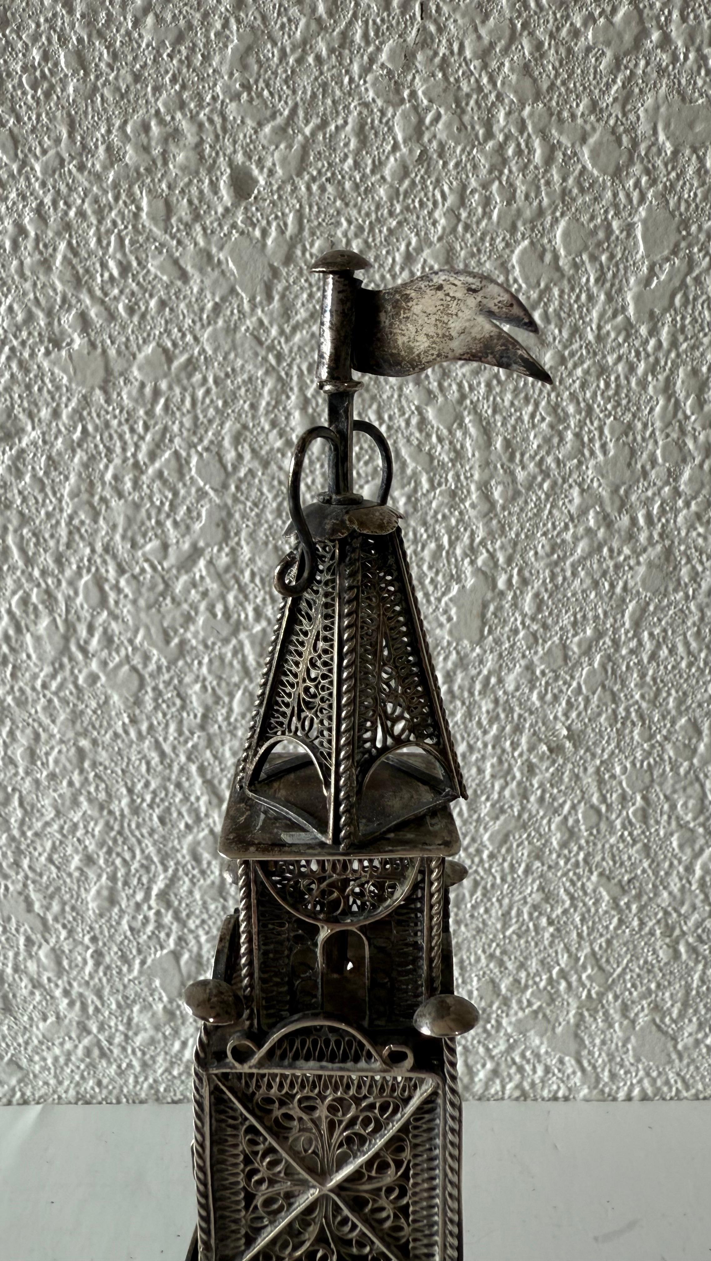 Rare tour à pointes judaïque Besamim austro-hongrois du 19ème siècle en argent filigrane en vente 9