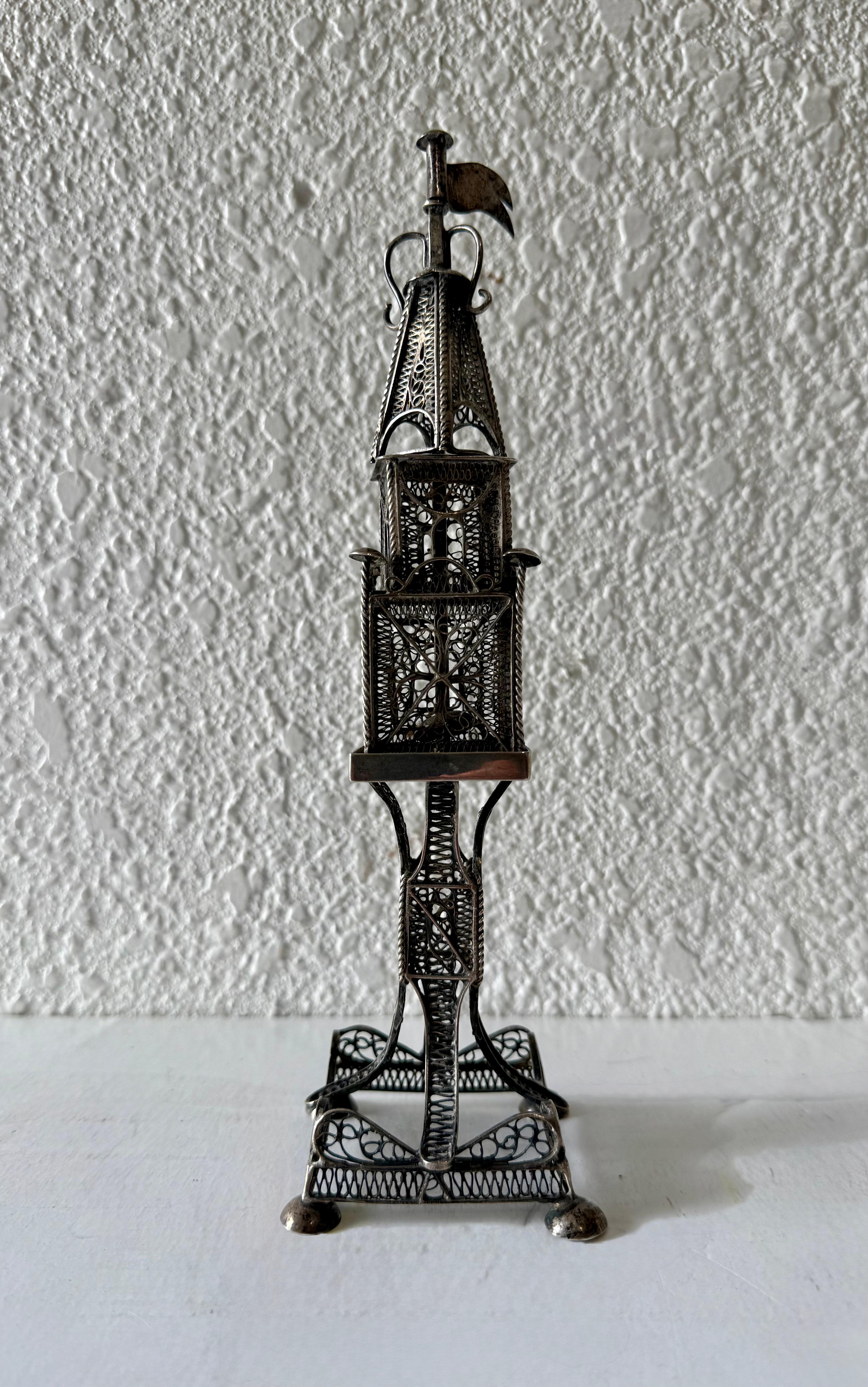Rare tour à pointes judaïque Besamim austro-hongrois du 19ème siècle en argent filigrane en vente 2