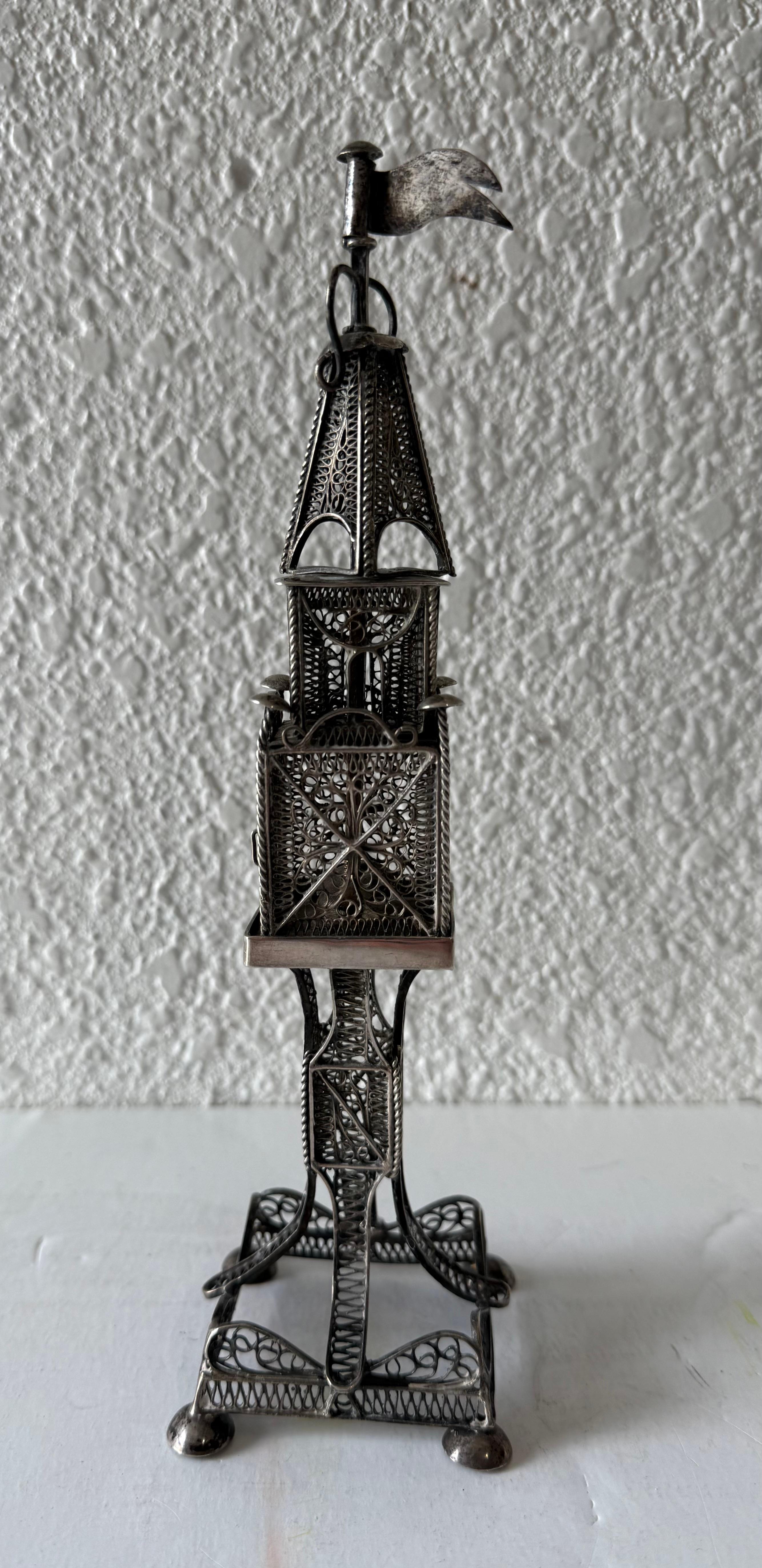 Rare tour à pointes judaïque Besamim austro-hongrois du 19ème siècle en argent filigrane en vente 5