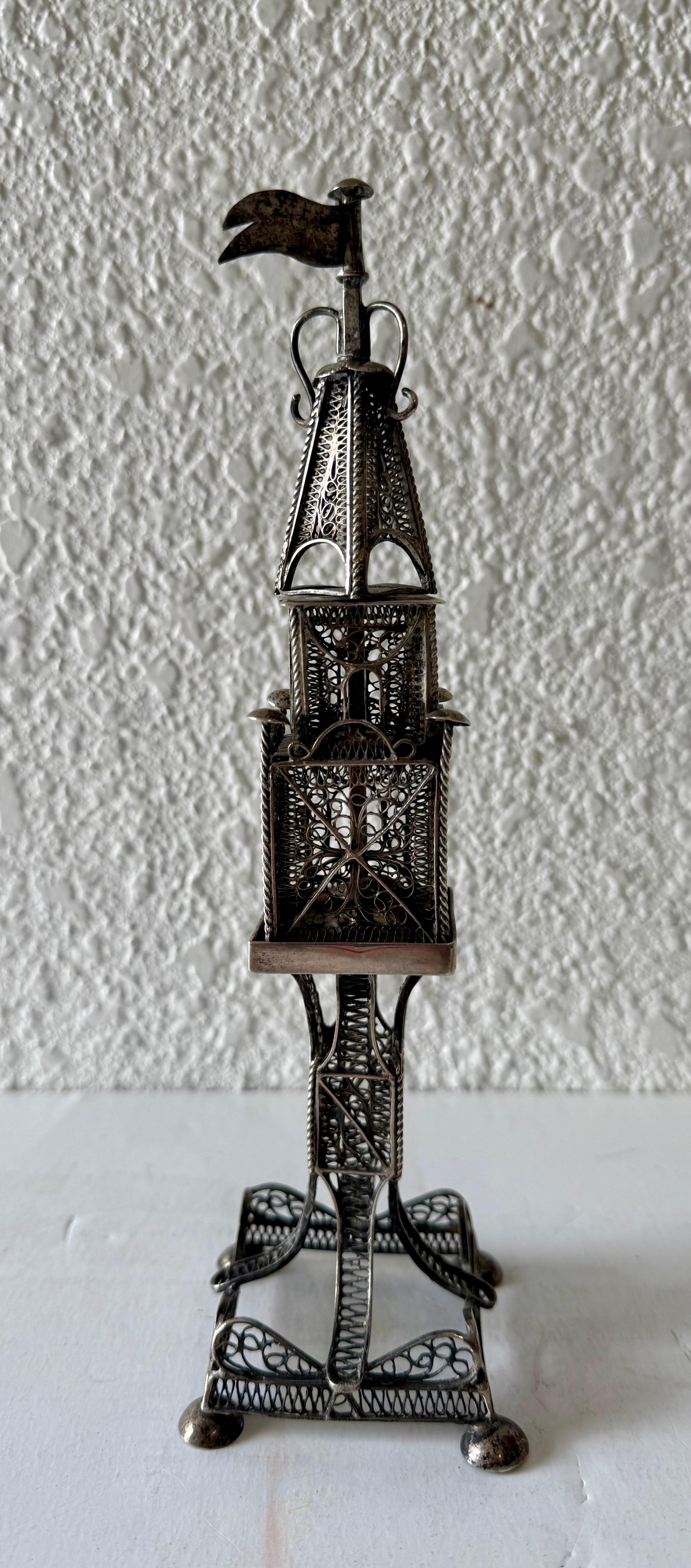Rare tour à pointes judaïque Besamim austro-hongrois du 19ème siècle en argent filigrane en vente 6