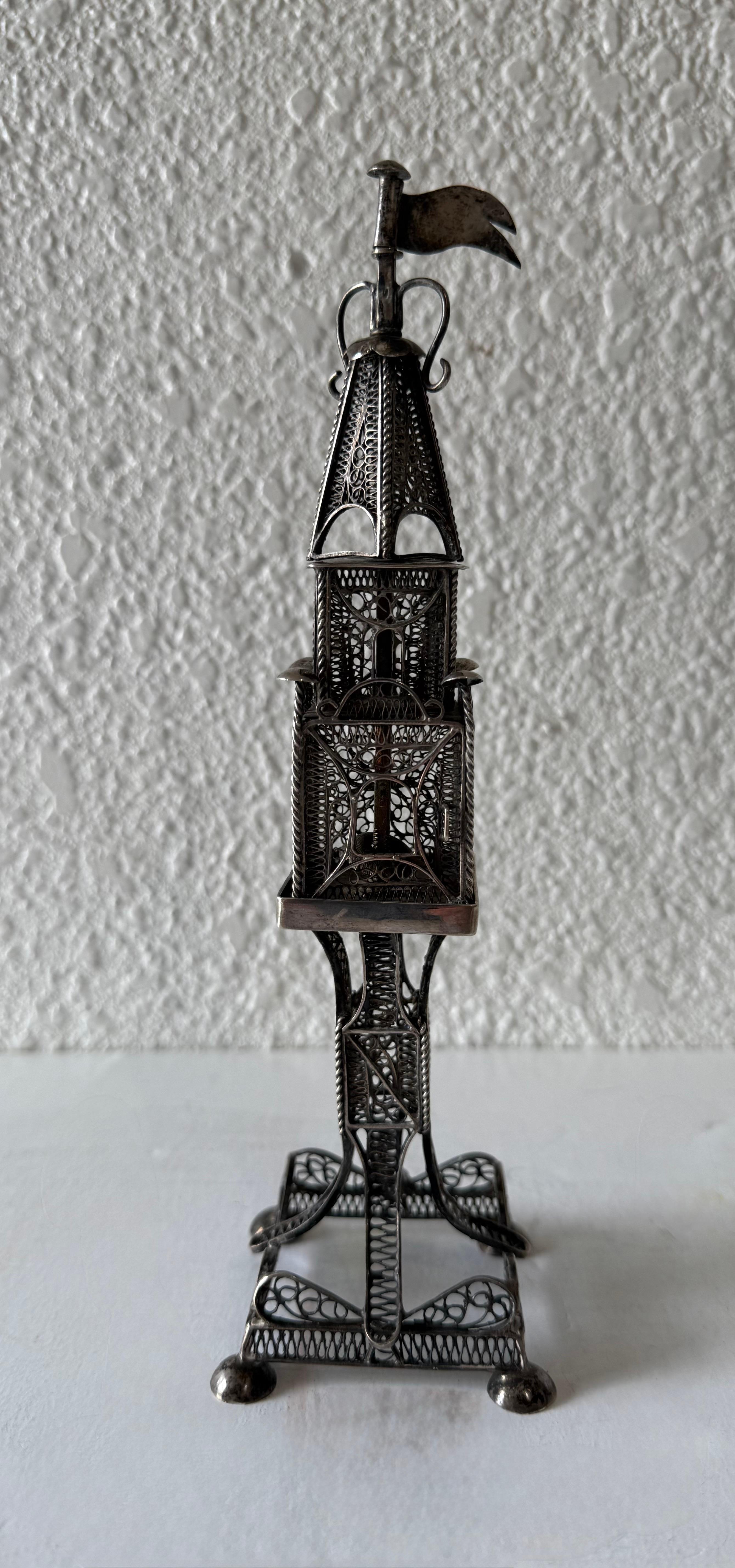 Rare tour à pointes judaïque Besamim austro-hongrois du 19ème siècle en argent filigrane en vente 7
