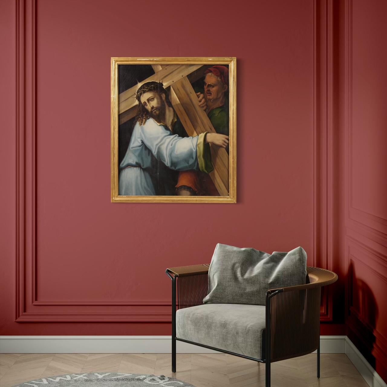 Splendid Italian painting from the first half of the 17th century. Oil on panel artwork of remarkable pictorial quality depicting Christ carrying the cross. The subject found particular success in the sixteenth century with Titian and other great