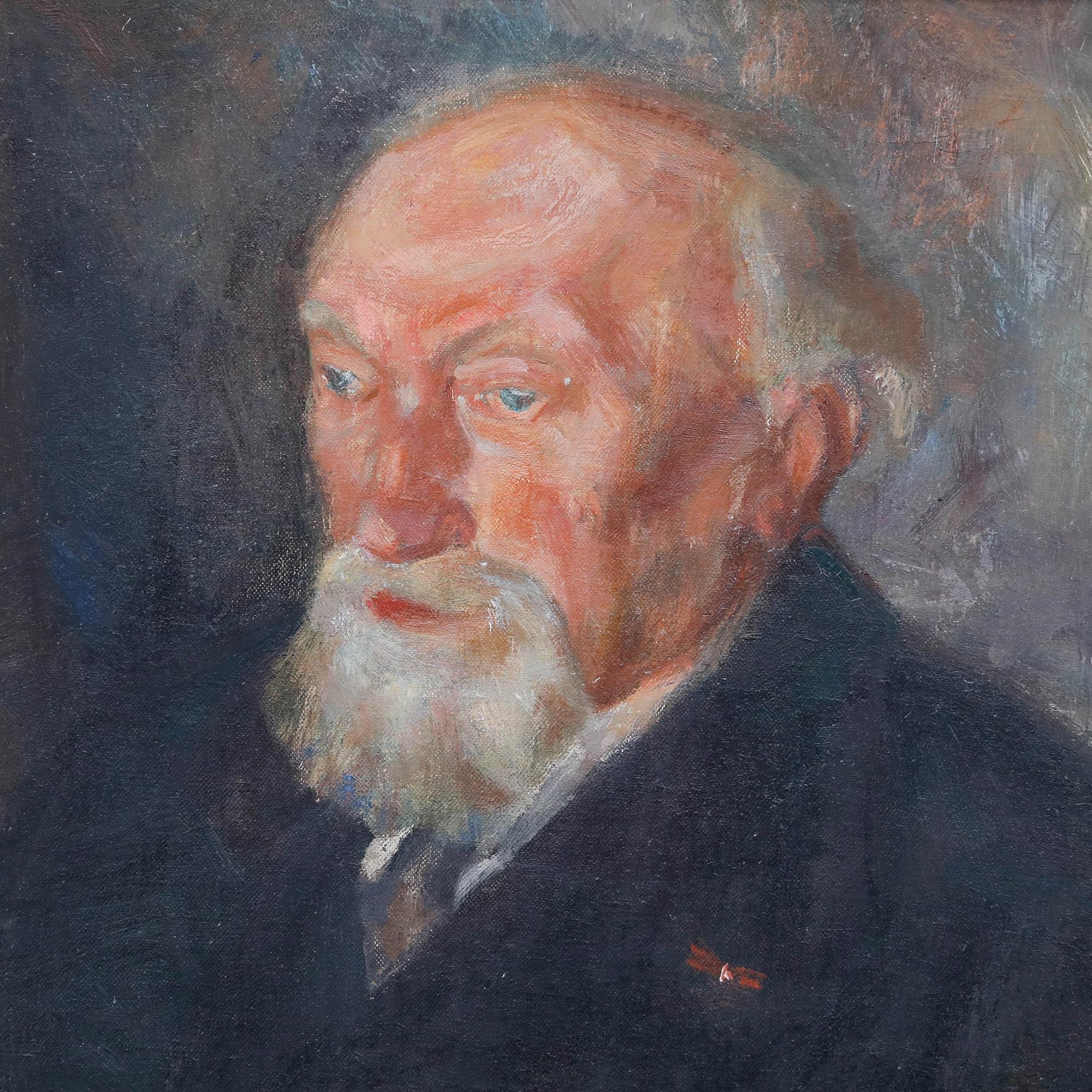 Un delizioso ritratto dei primi del Novecento che raffigura un dignitoso signore anziano in abito elegante. L'artista ha reso il soggetto con uno stile morbido e sensibile, mettendo in risalto dettagli come i suoi occhi blu ghiaccio e la sua fede