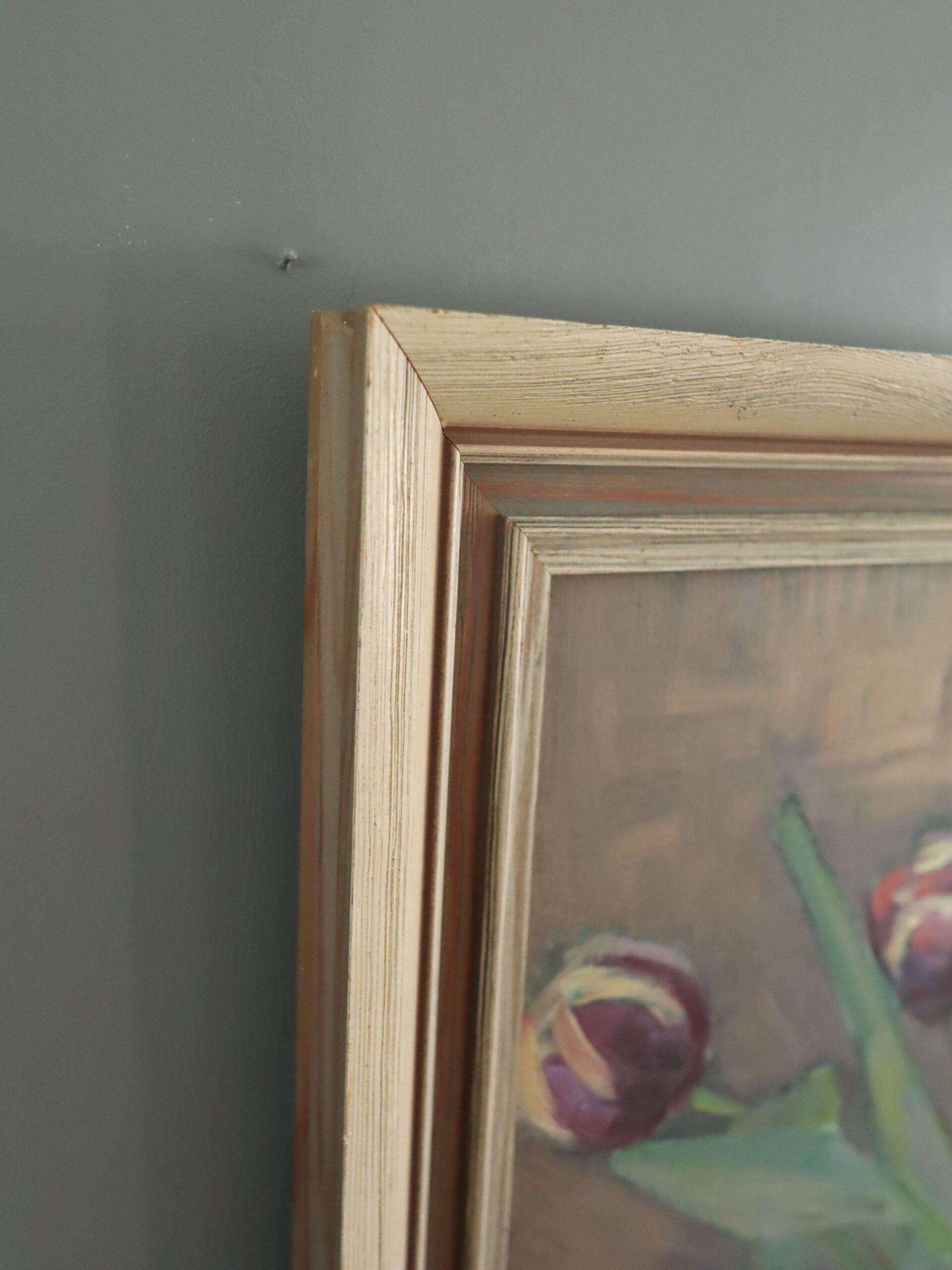 1947 Nature morte suédoise moderne du milieu du siècle - Tulipes dans un vase bleu en vente 2