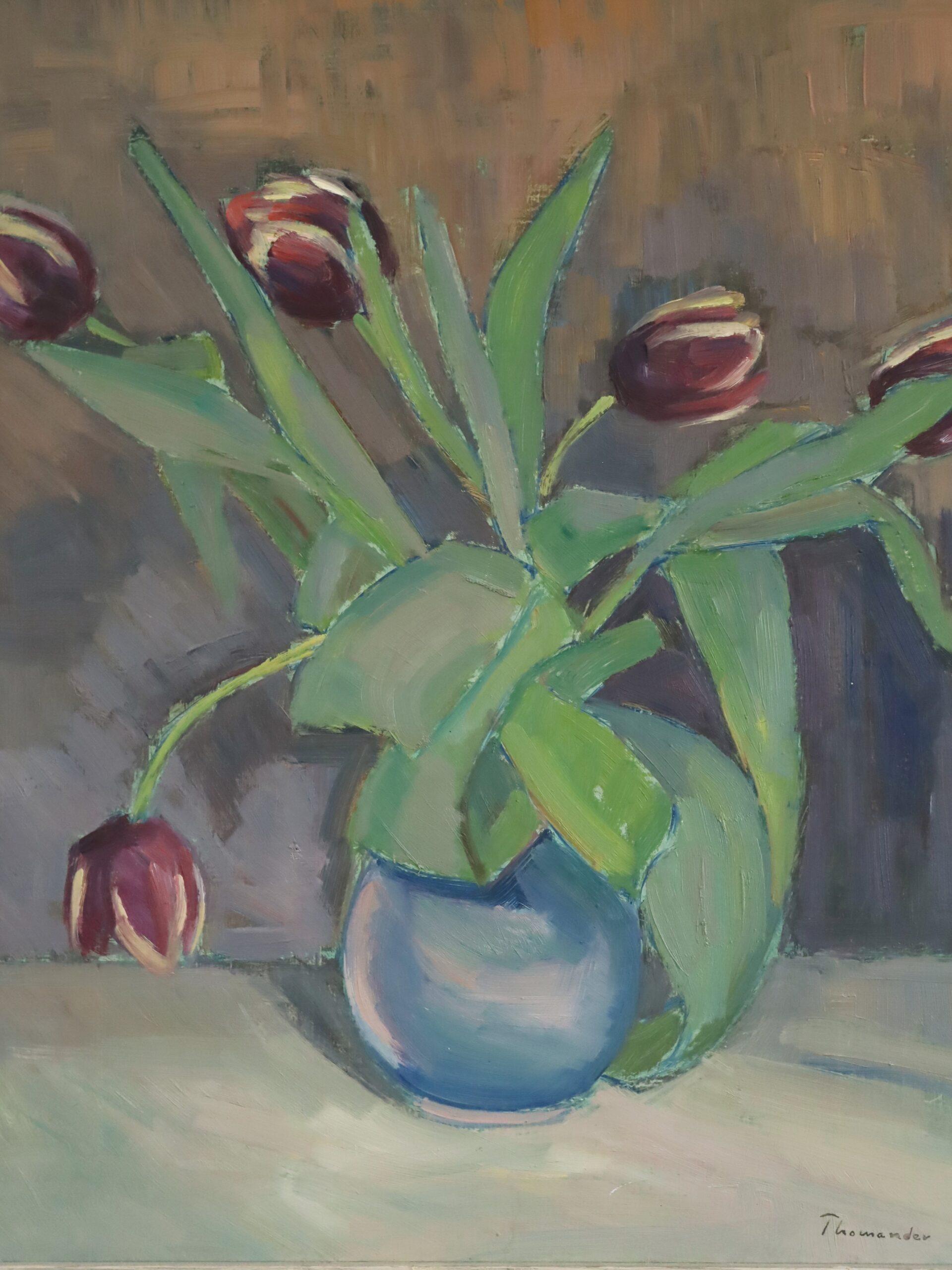 1947 Nature morte suédoise moderne du milieu du siècle - Tulipes dans un vase bleu en vente 4