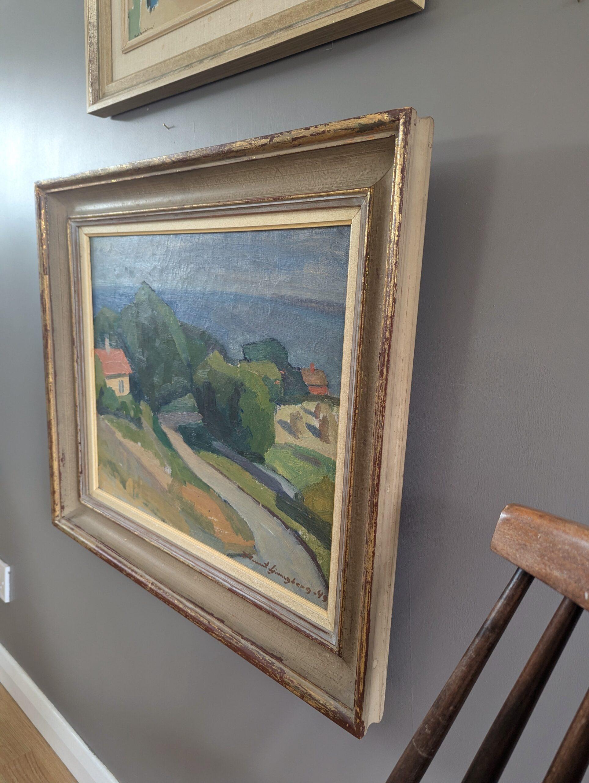 1949 Paesaggio costiero moderno di metà secolo incorniciato con pittura a olio Casa sulla costa 1