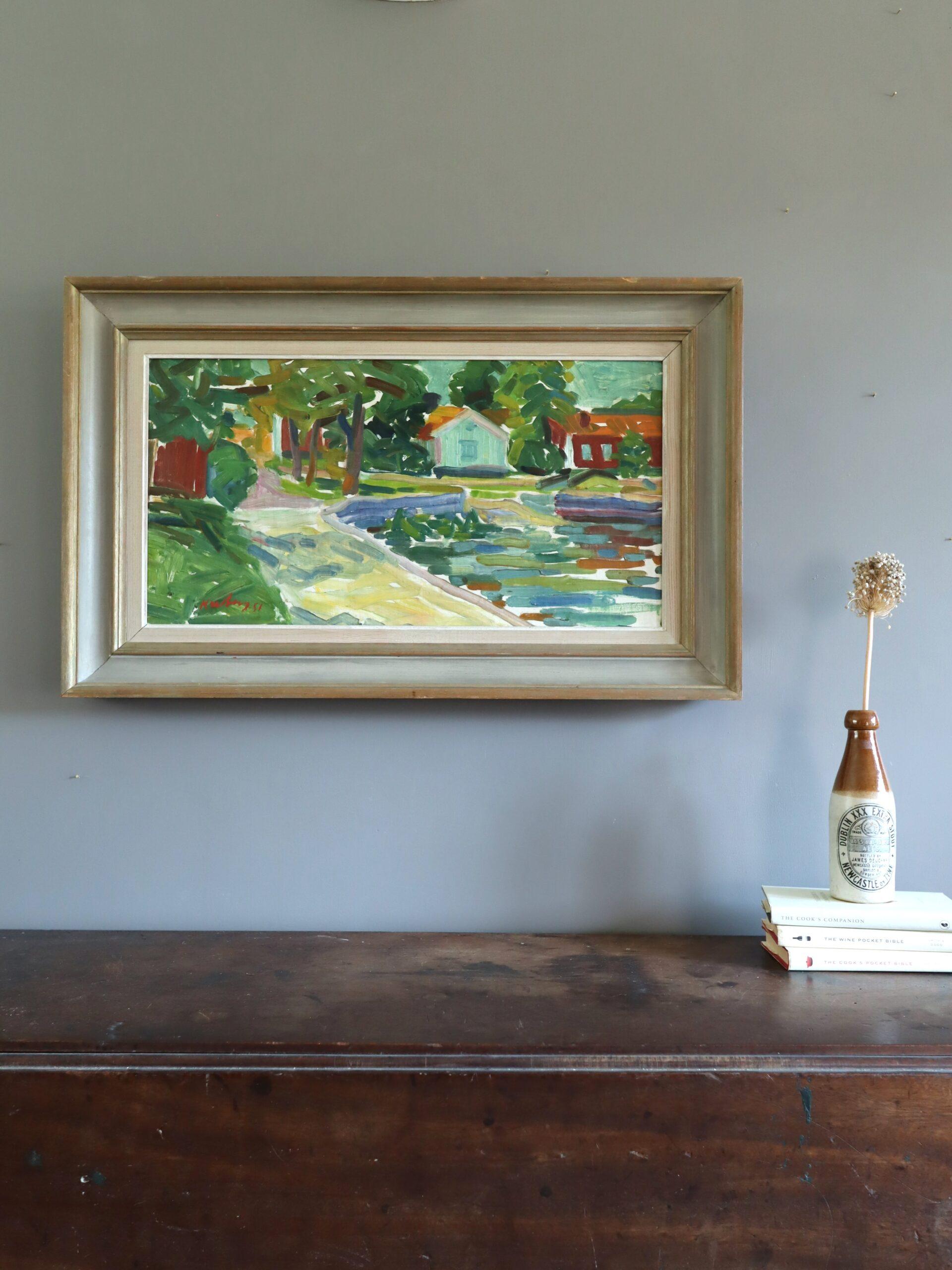 1951 Peinture à l'huile d'un paysage suédois moderne du milieu du siècle - Riverside Cottages - Moderne Painting par Unknown