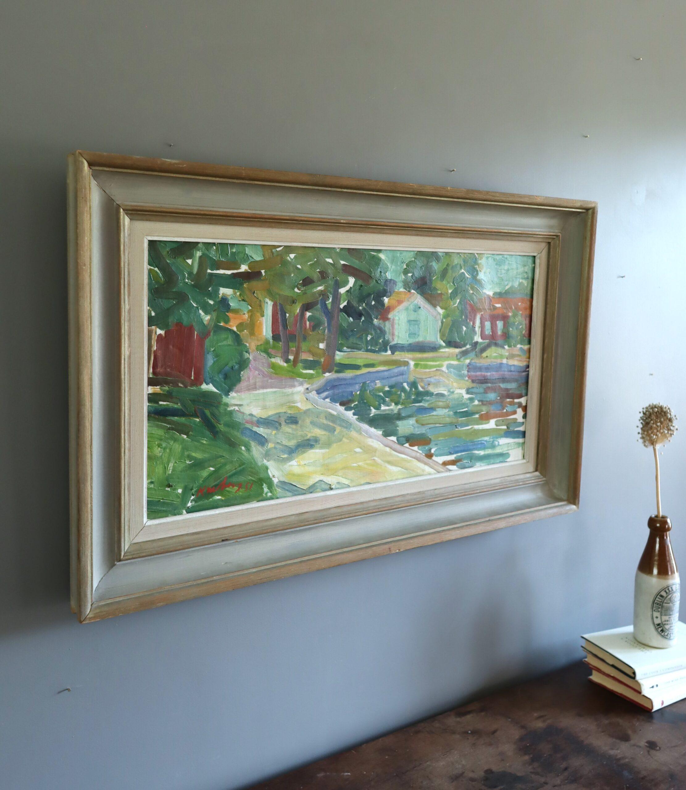 1951 Peinture à l'huile d'un paysage suédois moderne du milieu du siècle - Riverside Cottages - Gris Landscape Painting par Unknown