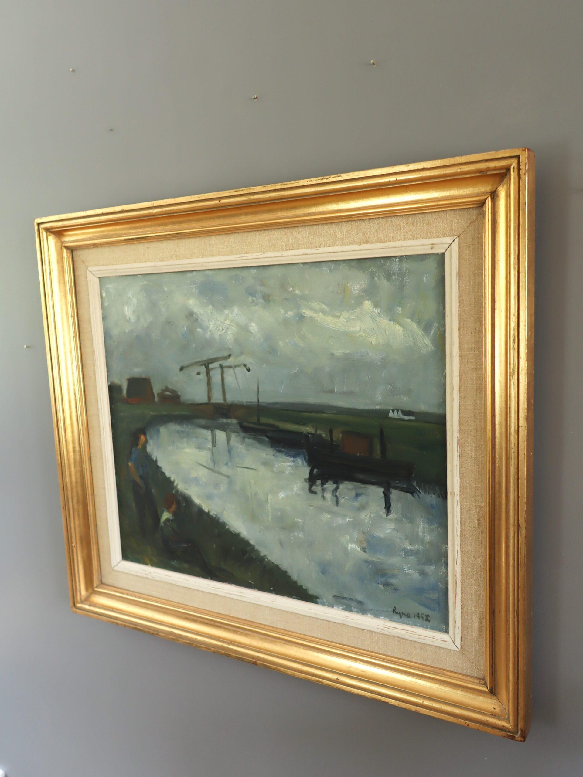 VICINO ALLA RIVA DELL'ACQUA
Dimensioni: 64,5 x 73,5 cm (cornice inclusa)
Olio su tela

Un grande e suggestivo paesaggio di metà secolo che presenta una tranquilla scena fluviale con un sottile sottofondo narrativo, realizzato a olio su tela e datato