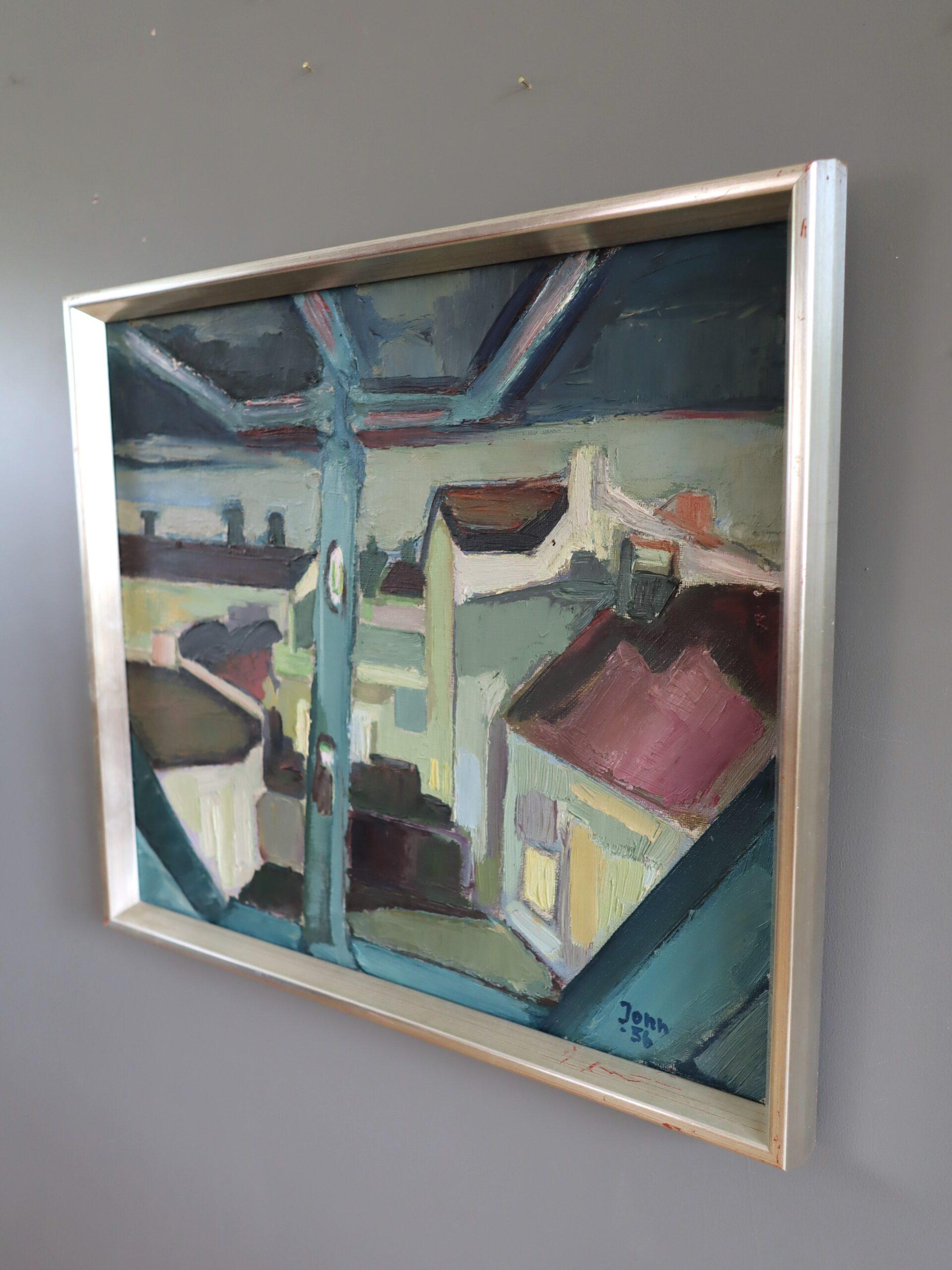 STRUKTURANSICHT
Größe: 45 x 51,5 cm (einschließlich Rahmen)
Öl auf Leinwand

Eine überzeugende Komposition einer modernen Stadtlandschaft aus der Mitte des Jahrhunderts, ausgeführt in Öl auf Leinwand und datiert 1956.

Das Gemälde fängt eine ruhige