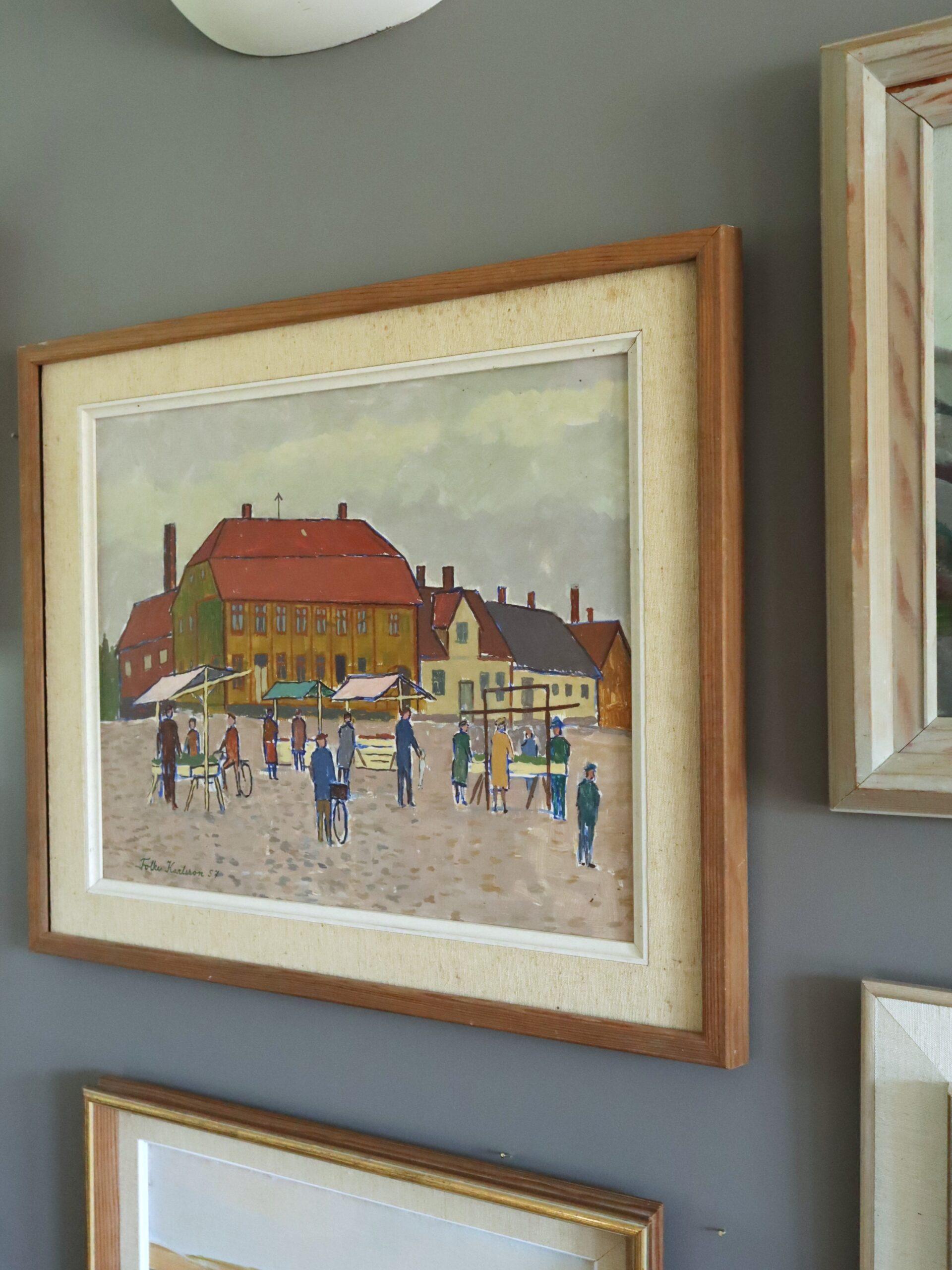 1957 Mid Century Modern Street Scene Ölgemälde - Markttag auf dem Platz im Angebot 1