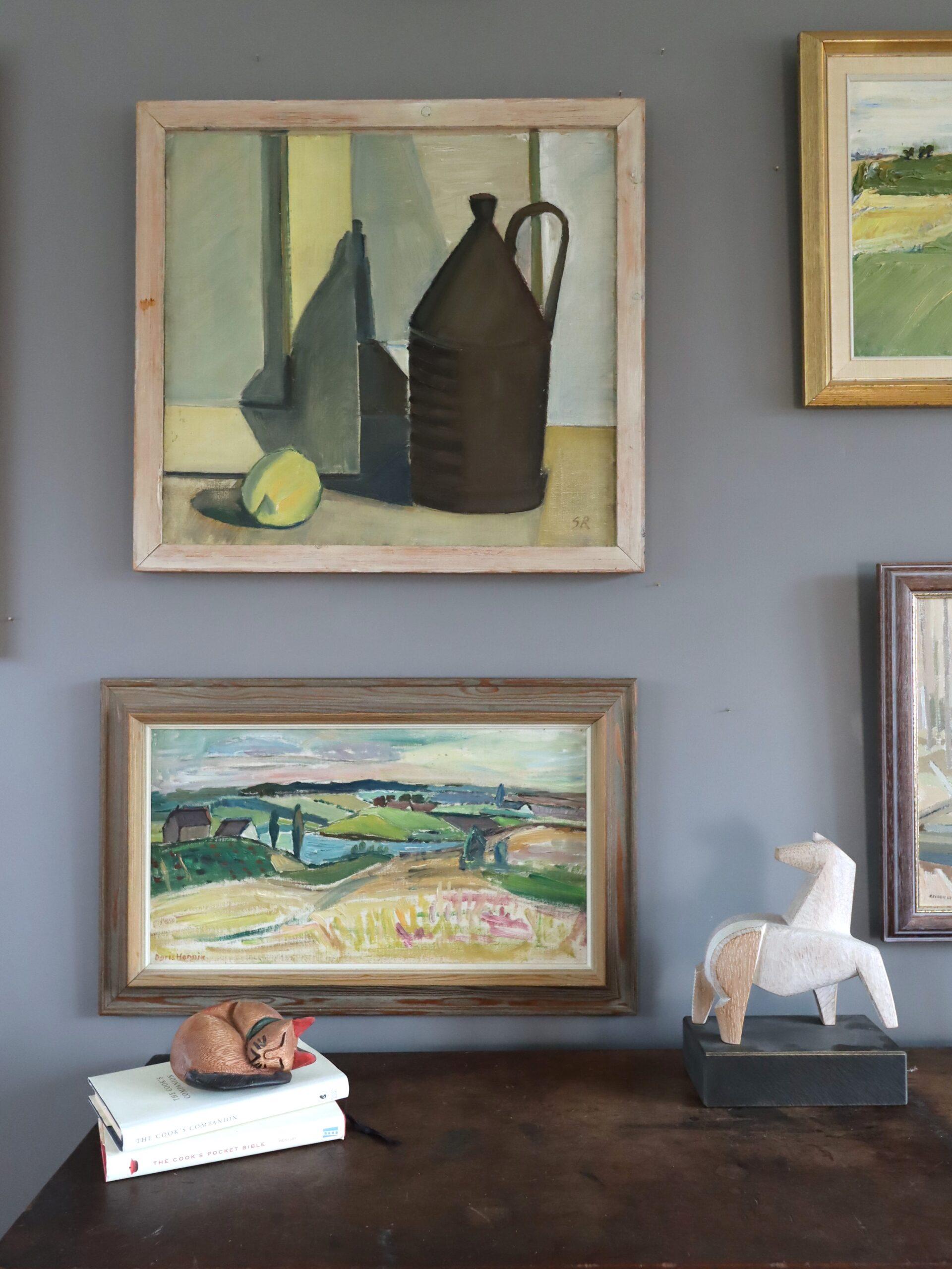 1957 Pintura al óleo sueca de bodegón expresivo de mediados del siglo XX - Jarra y limón - Still-Life Painting Marrón de Unknown